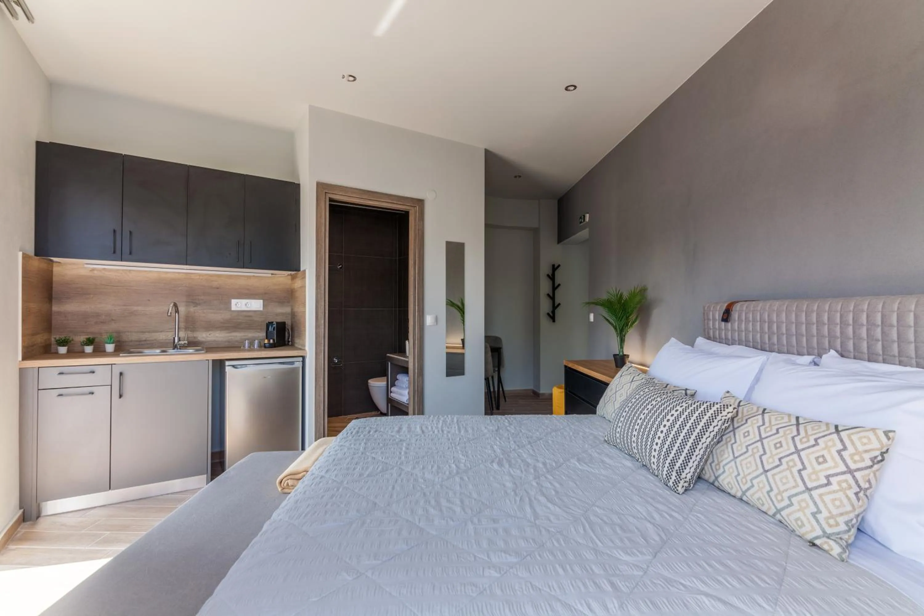 Photo of the whole room, Bed in Raise Kornarou City Stay