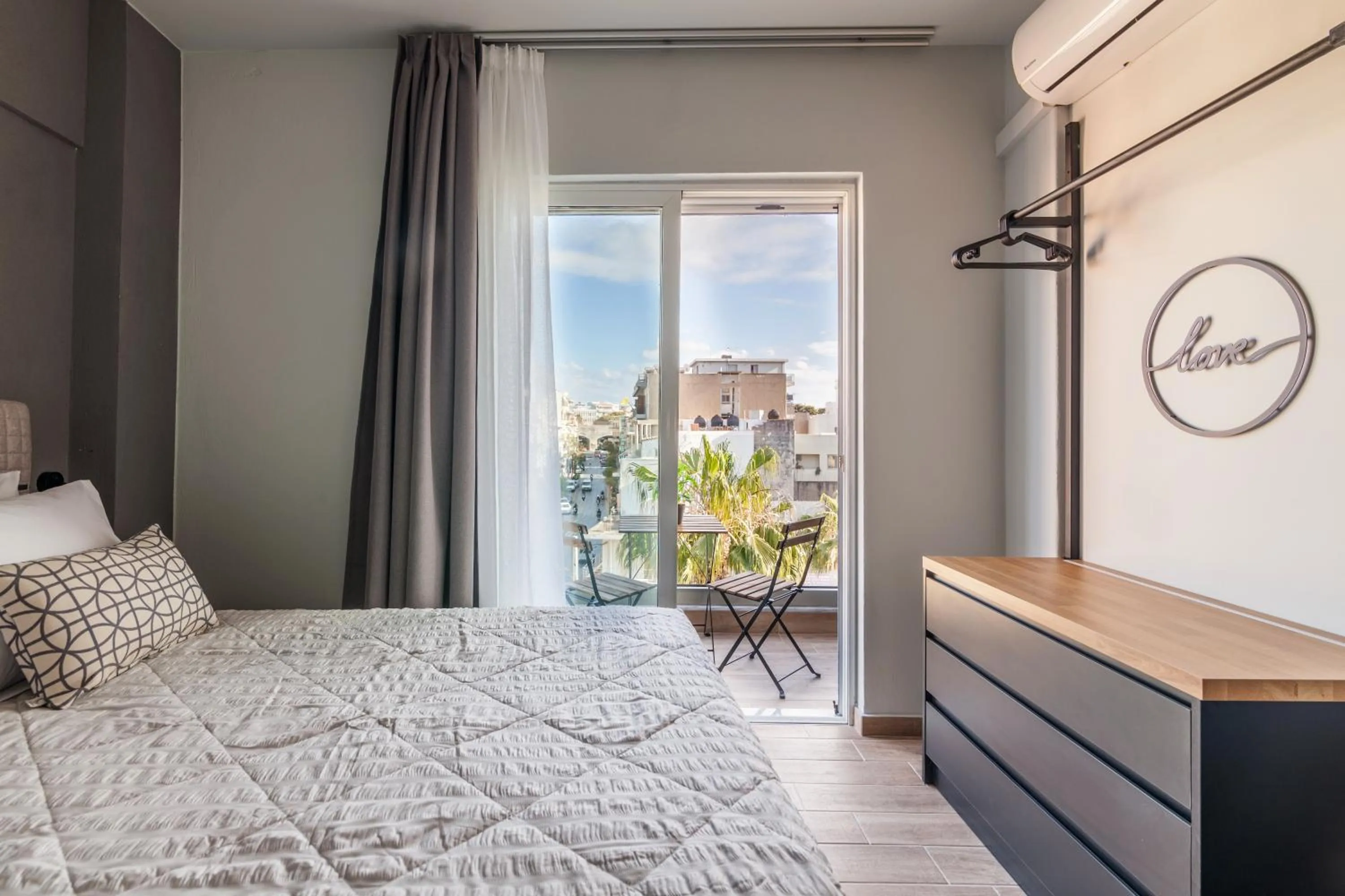 Bed in Raise Kornarou City Stay