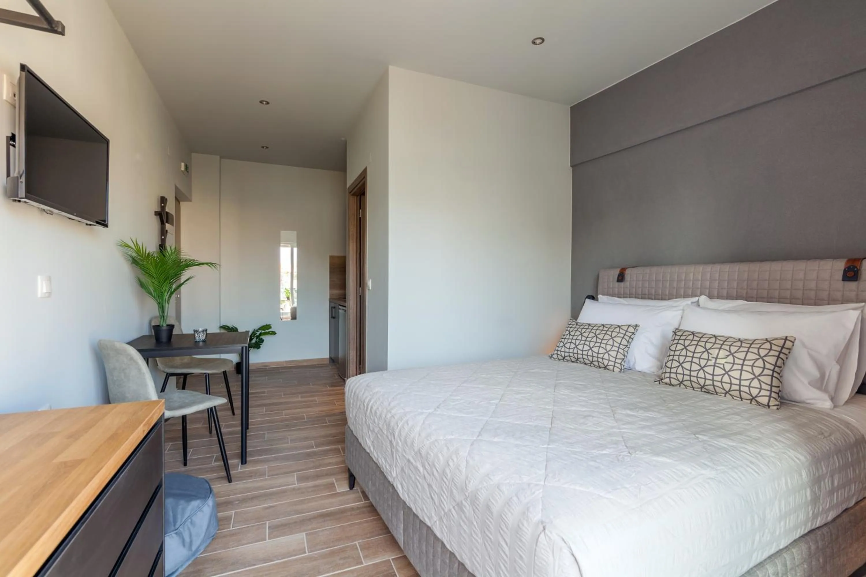 Photo of the whole room, Bed in Raise Kornarou City Stay