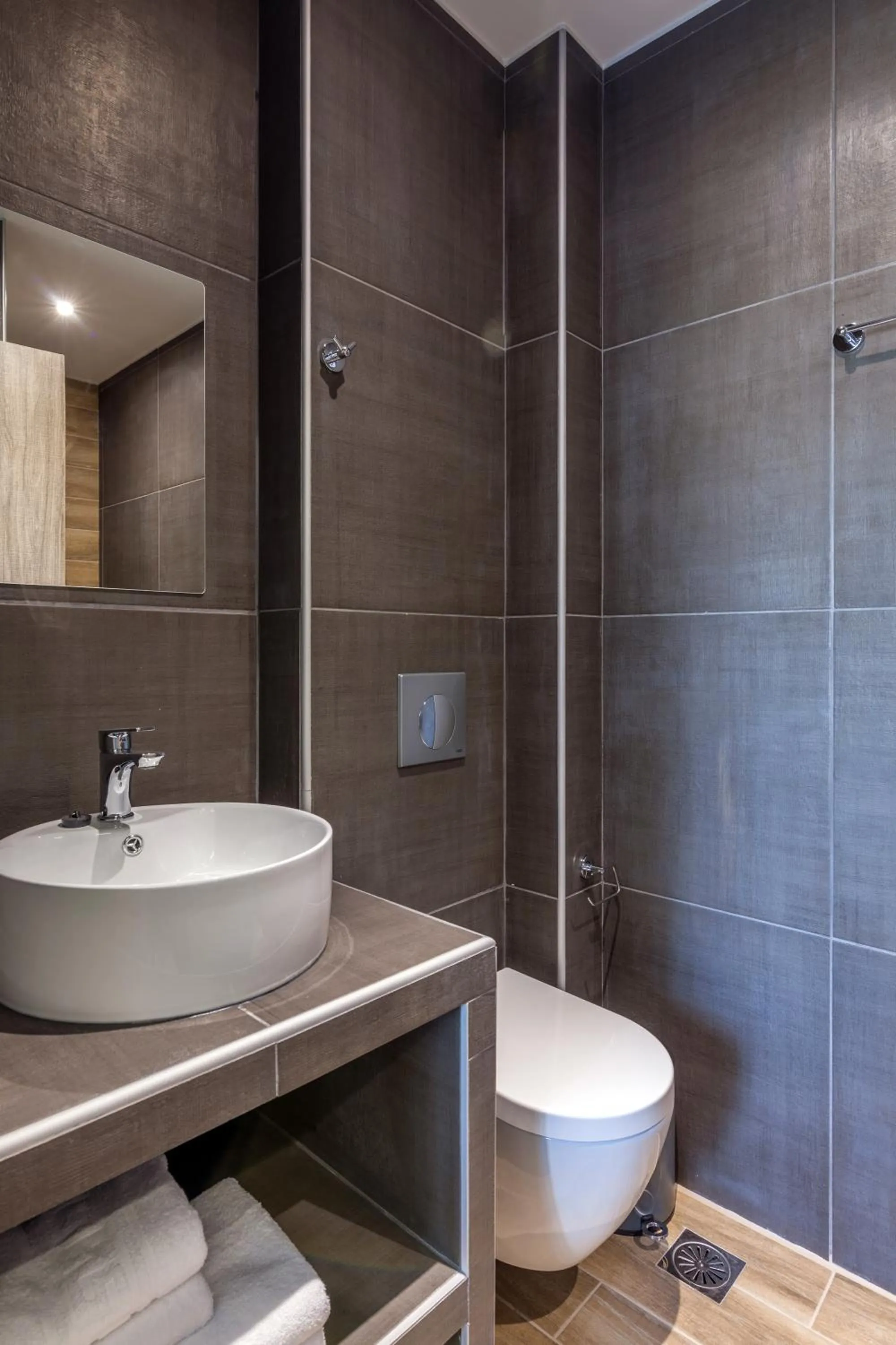 Bathroom in Raise Kornarou City Stay