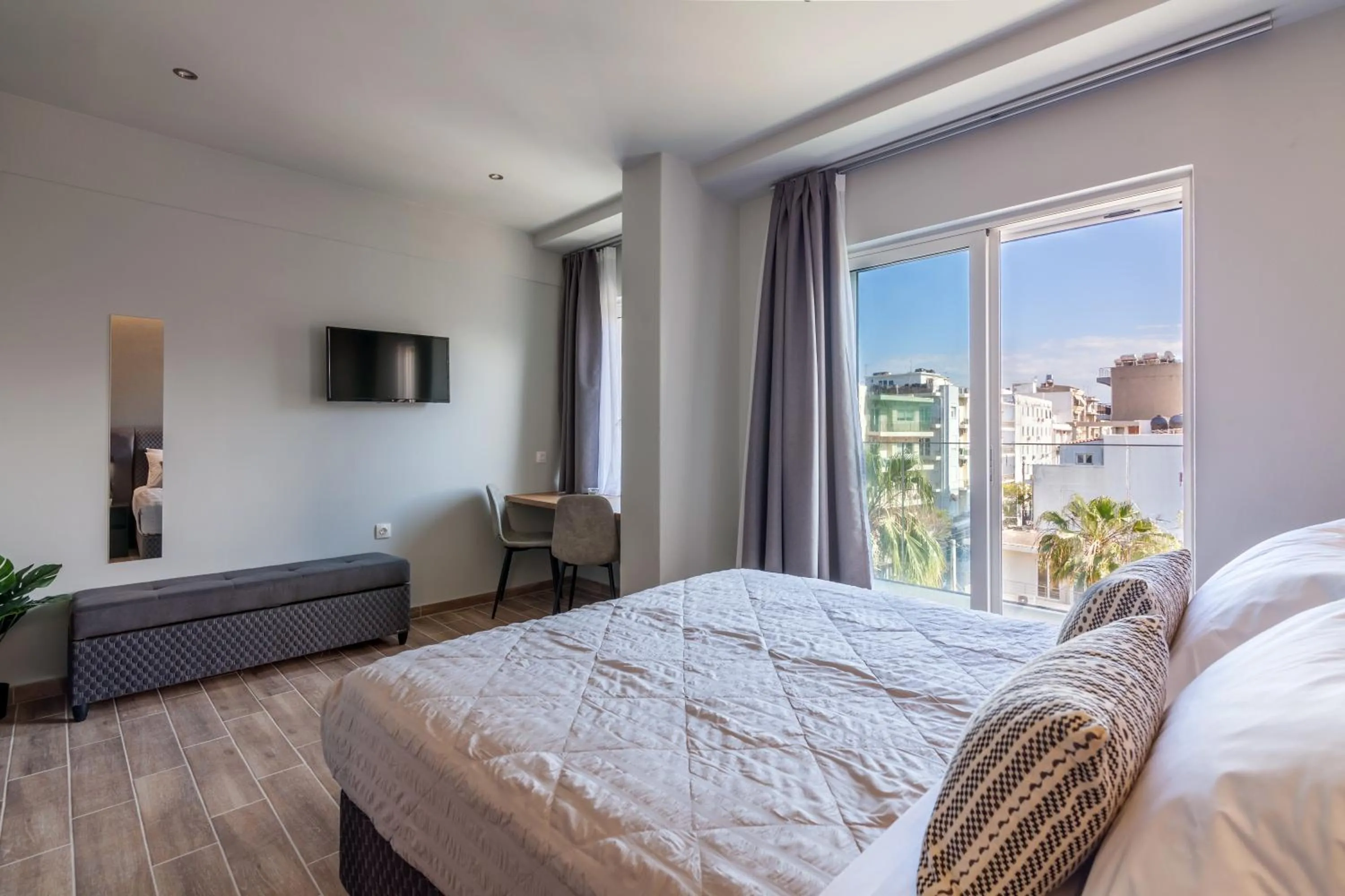 Photo of the whole room, Bed in Raise Kornarou City Stay