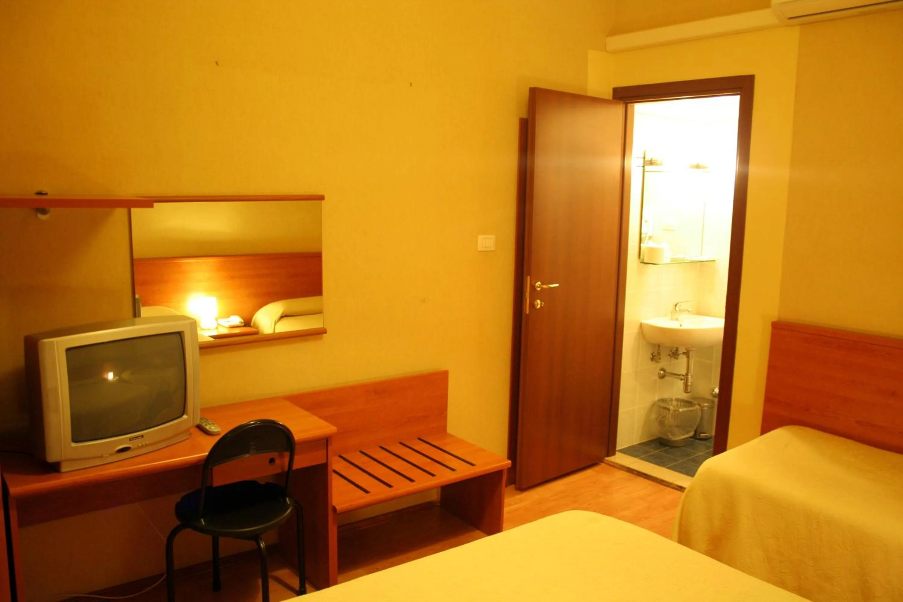 TV and multimedia, Bed in Hotel Romagna