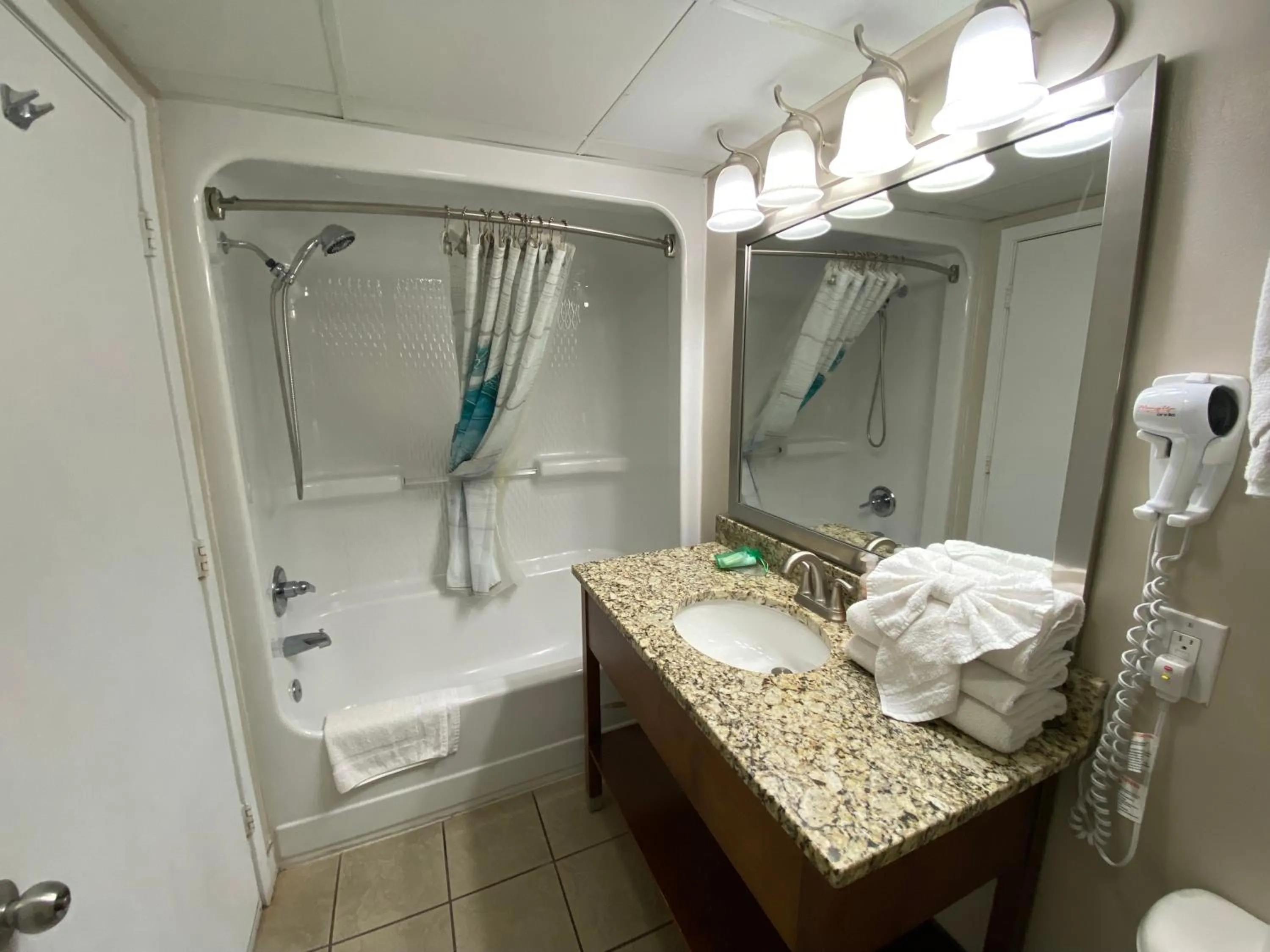 Bath in Camelot By The Sea Ocean Front Condo