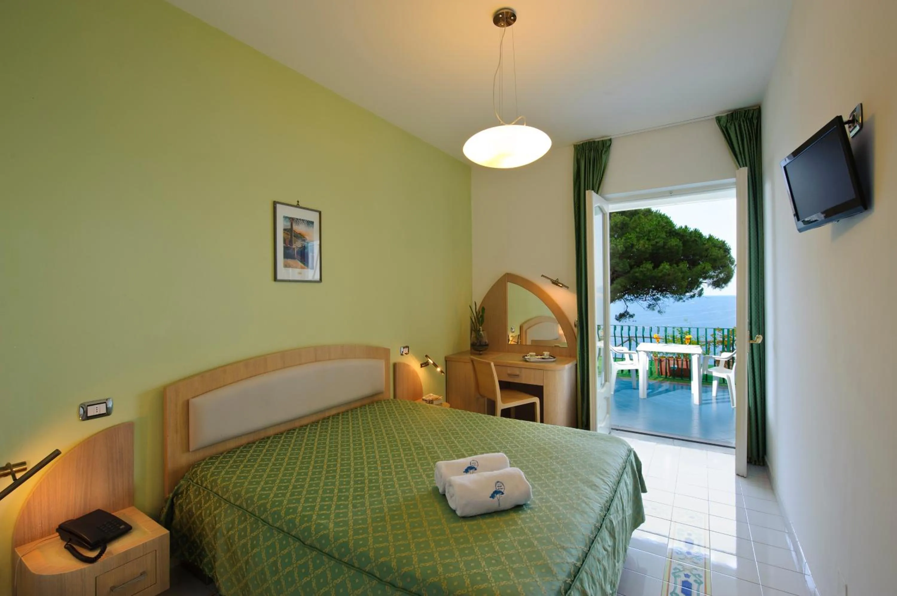 Bed in Hotel Il Pino