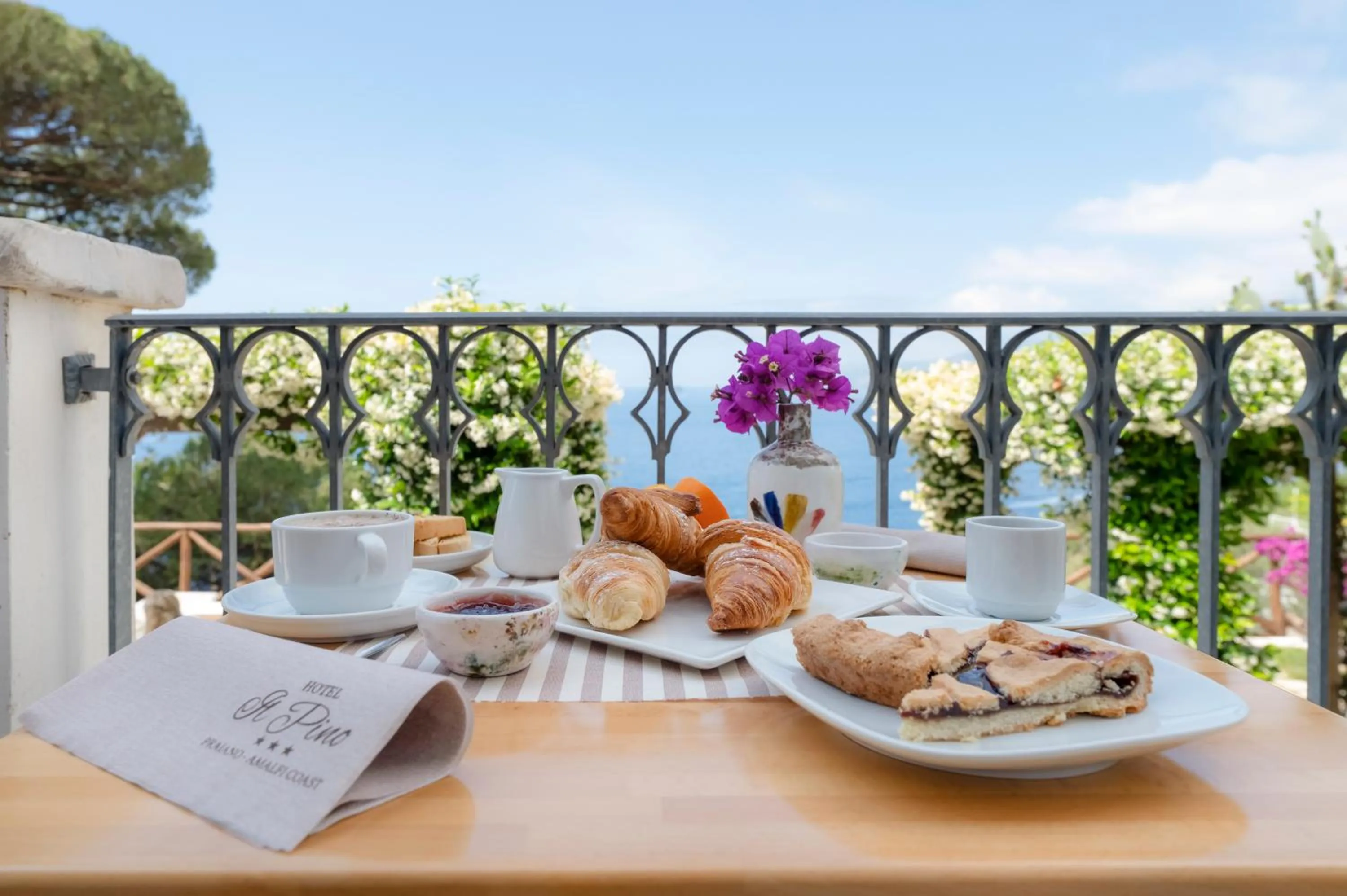 Food and drinks in Hotel Il Pino