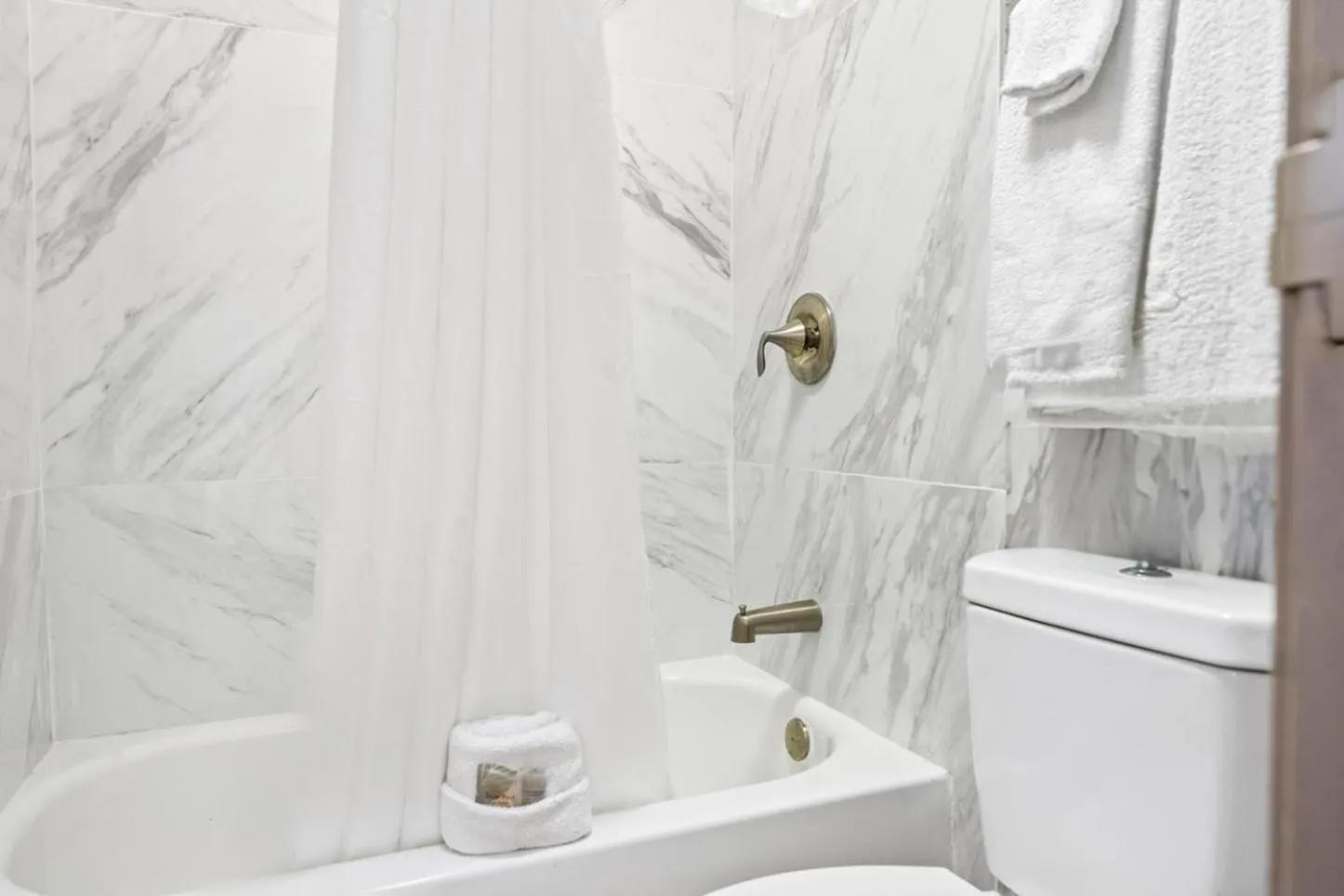 Bathroom in Red Roof Inn Tampa Fairgrounds - Casino