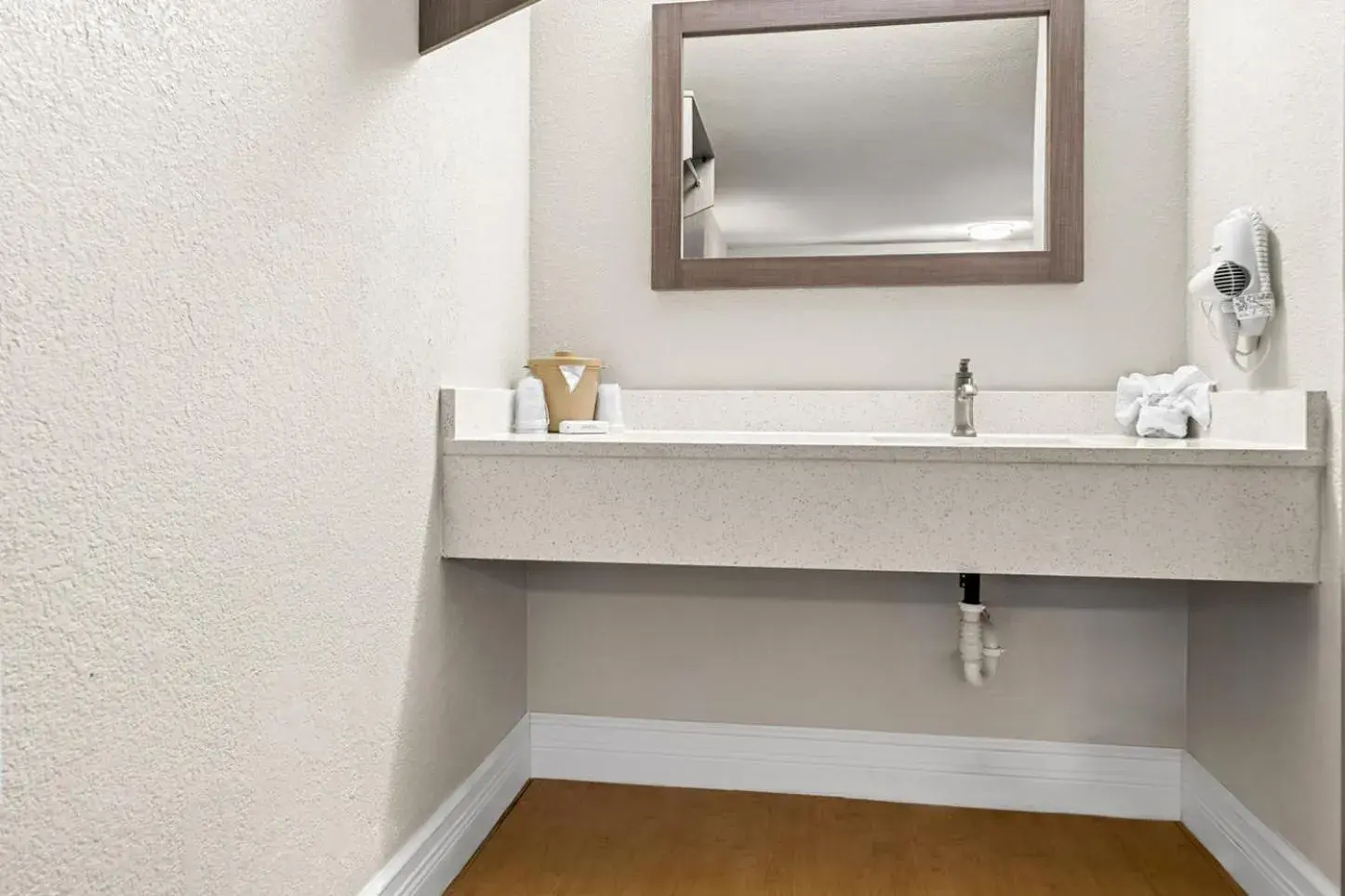 Superior King Room Smoke Free in Red Roof Inn Tampa Fairgrounds - Casino Superior King Room Smoke Free in Red Roof Inn Tampa Fairgrounds - Casino