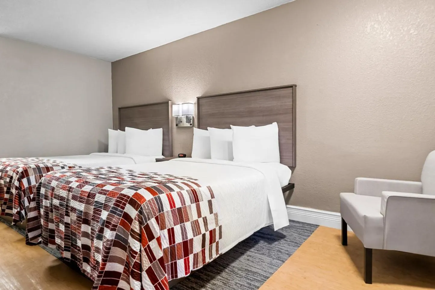 Photo of the whole room, Bed in Red Roof Inn Tampa Fairgrounds - Casino