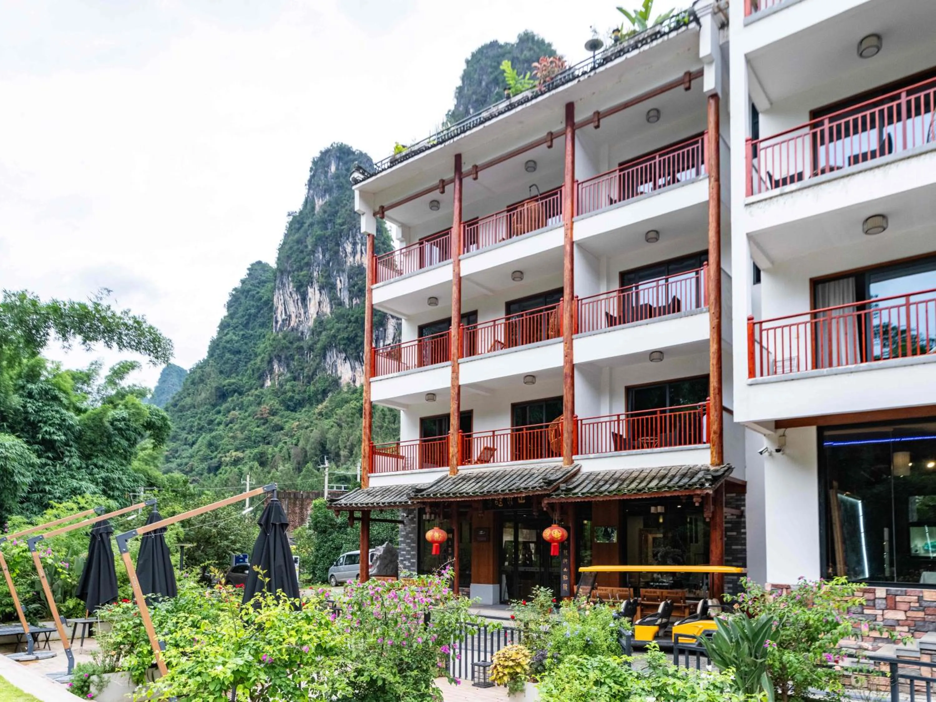 Property building in Yangshuo Mountain River Ballad Hotel - Free Yangshuo Train Station Pick Up and Drop Off
