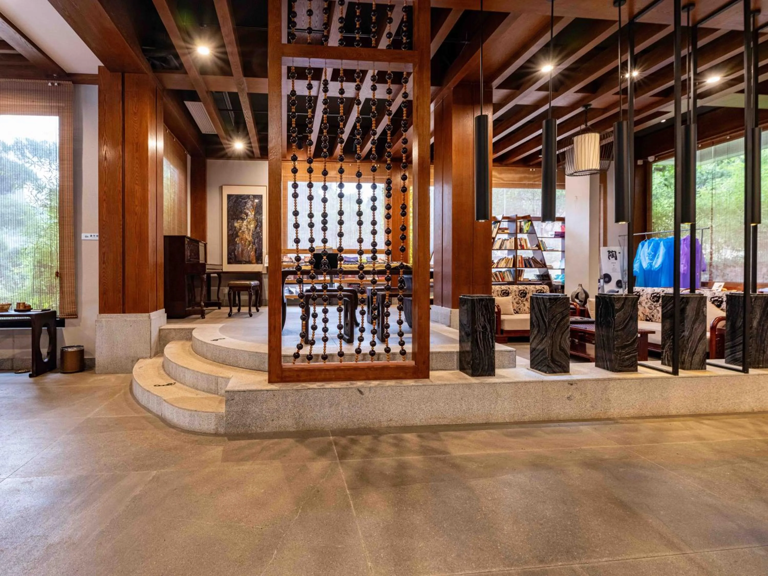 Lobby or reception in Yangshuo Mountain River Ballad Hotel - Free Yangshuo Train Station Pick Up and Drop Off