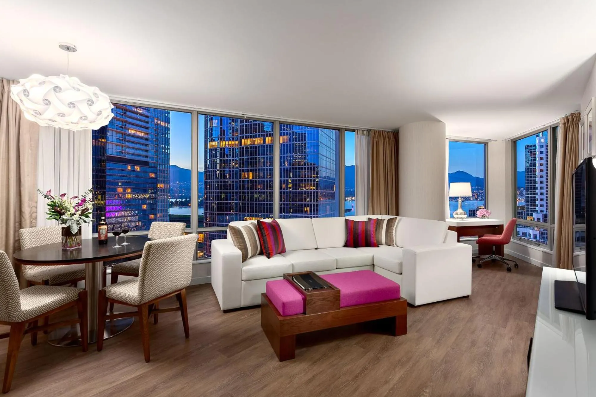 Photo of the whole room in Auberge Vancouver Hotel