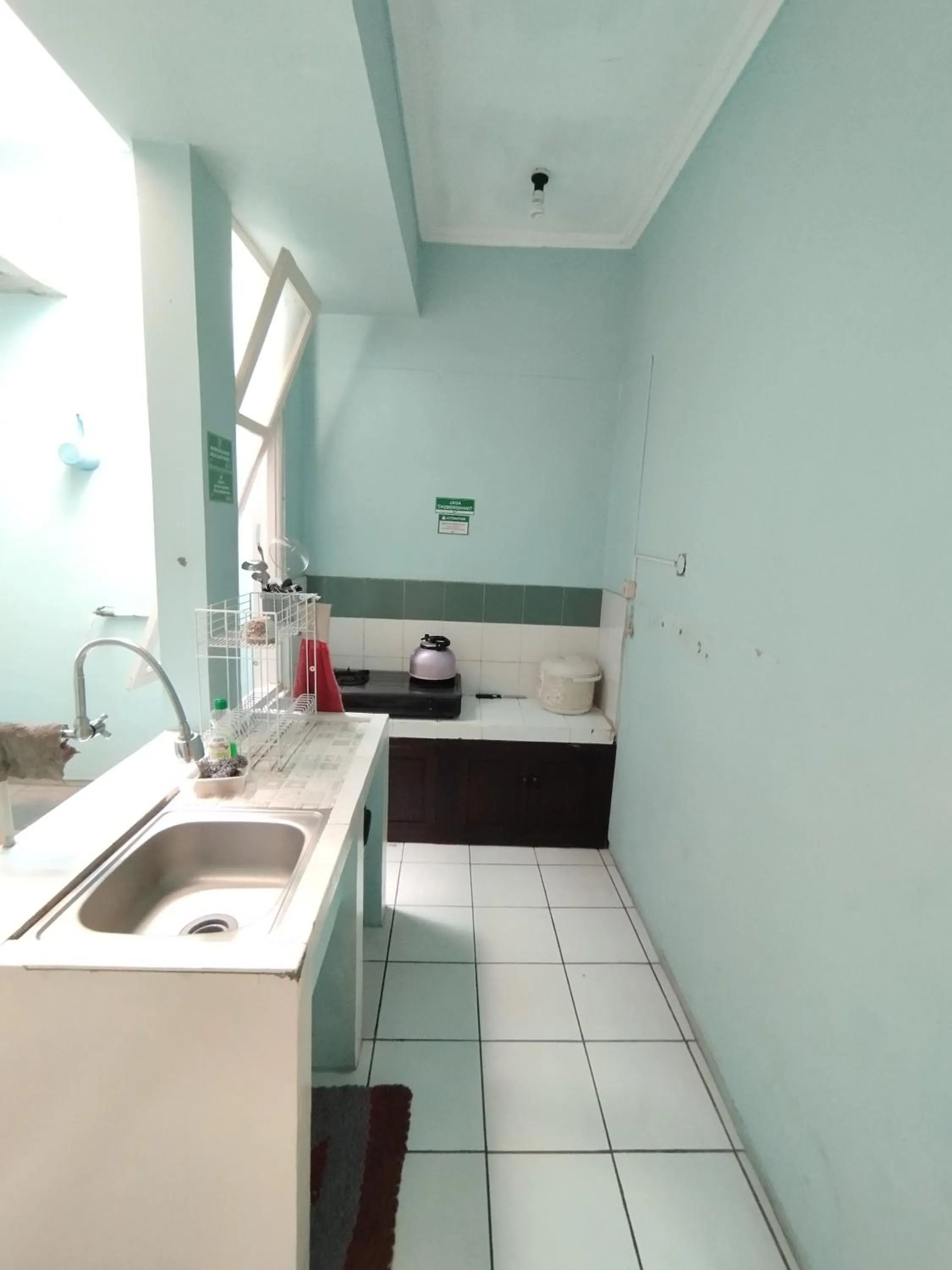 kitchen in Homestay Simply Homy dekat Tugu Jogja dan Monjali