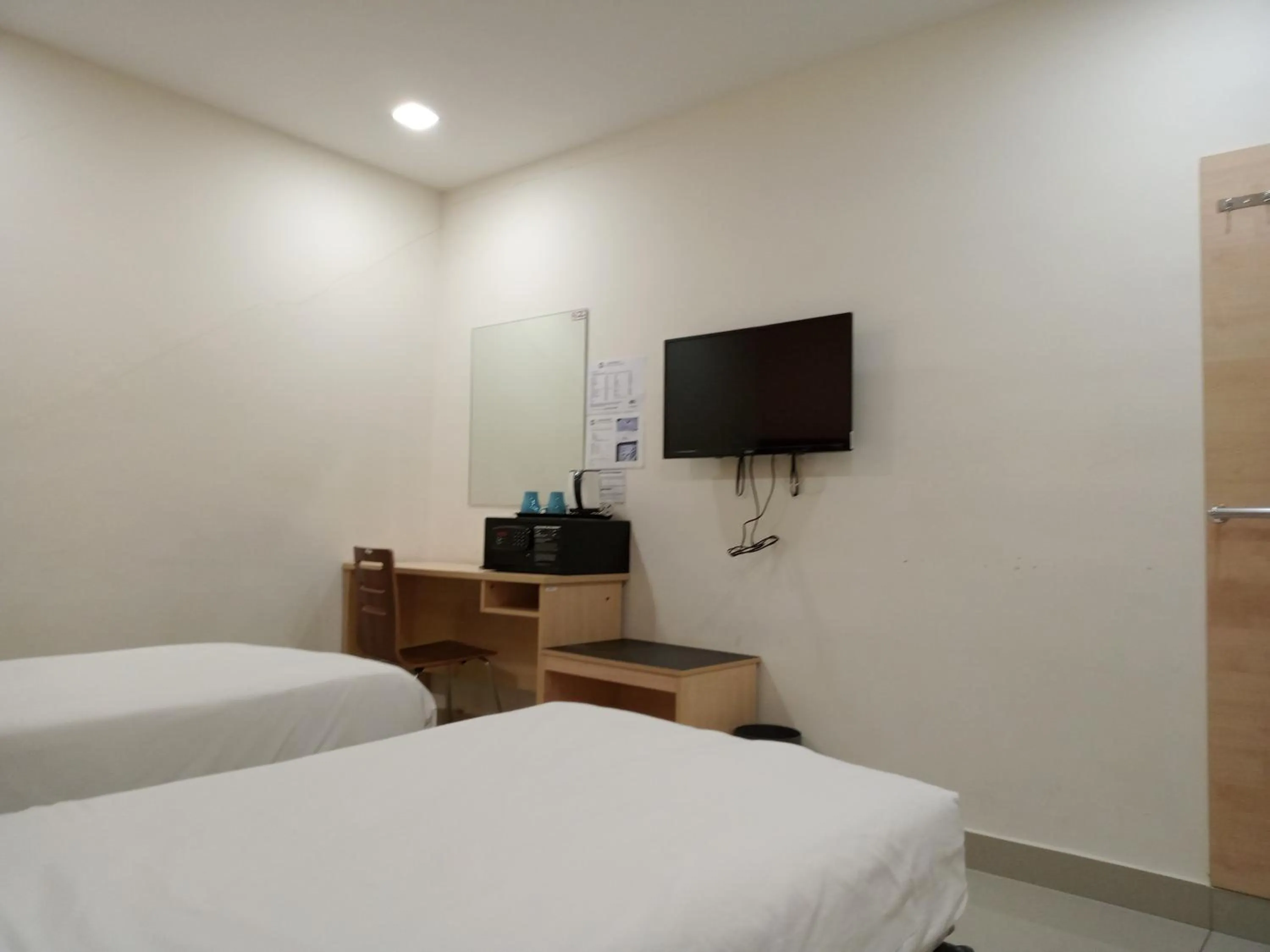 TV and multimedia, Bed in AVENUE BANGI HOTEL