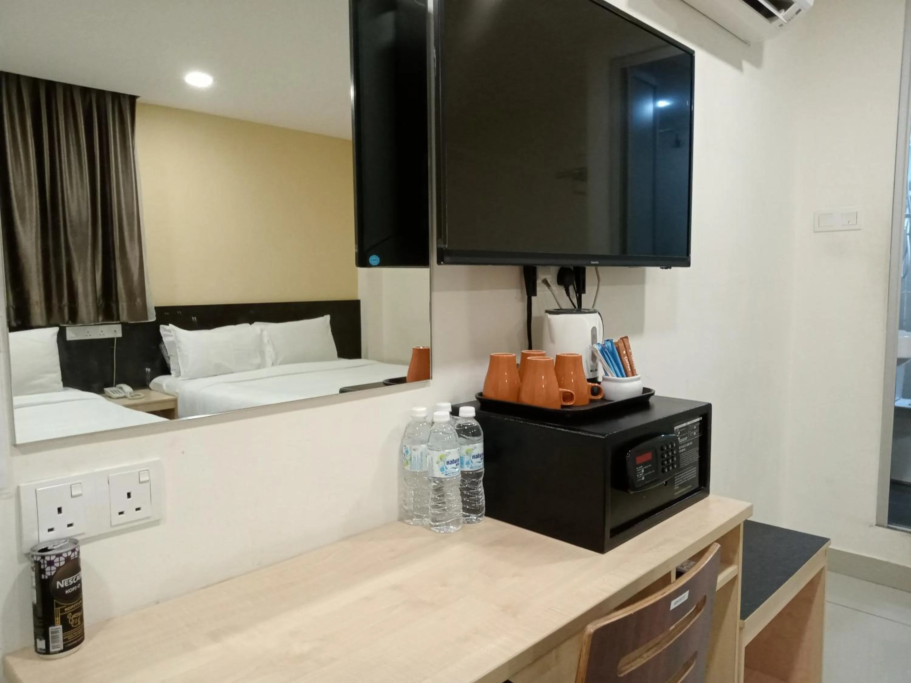 Coffee/tea facilities, Bed in AVENUE BANGI HOTEL