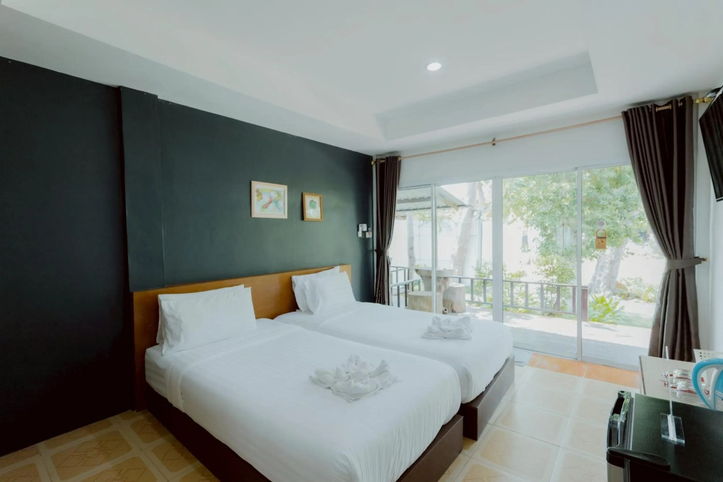 Bed in Samet Lucky Resort