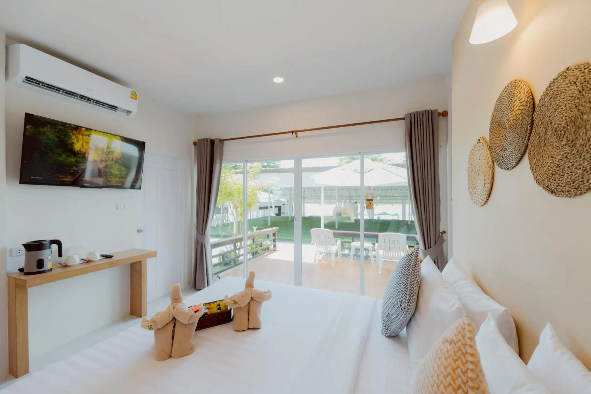 Bed in Samet Lucky Resort