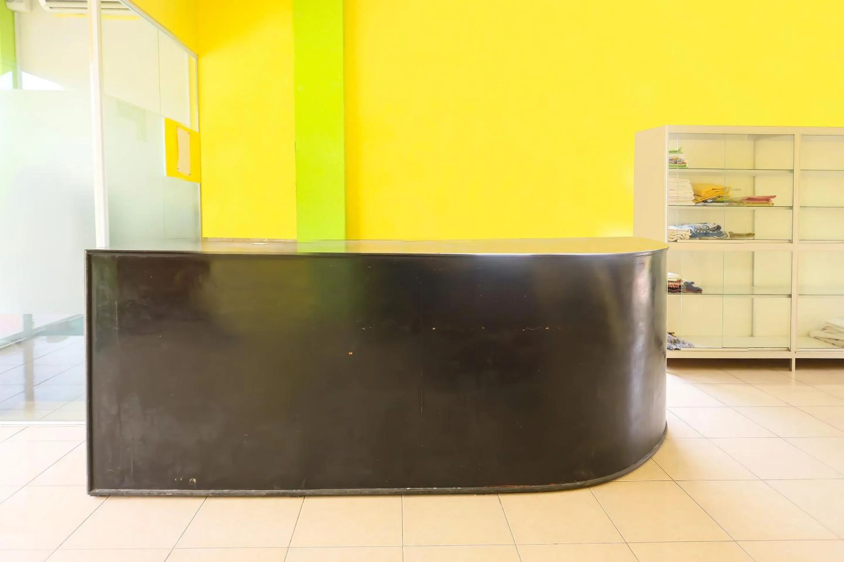 Lobby or reception in Hotel O Penginapan Sulthan Penyengat Syariah