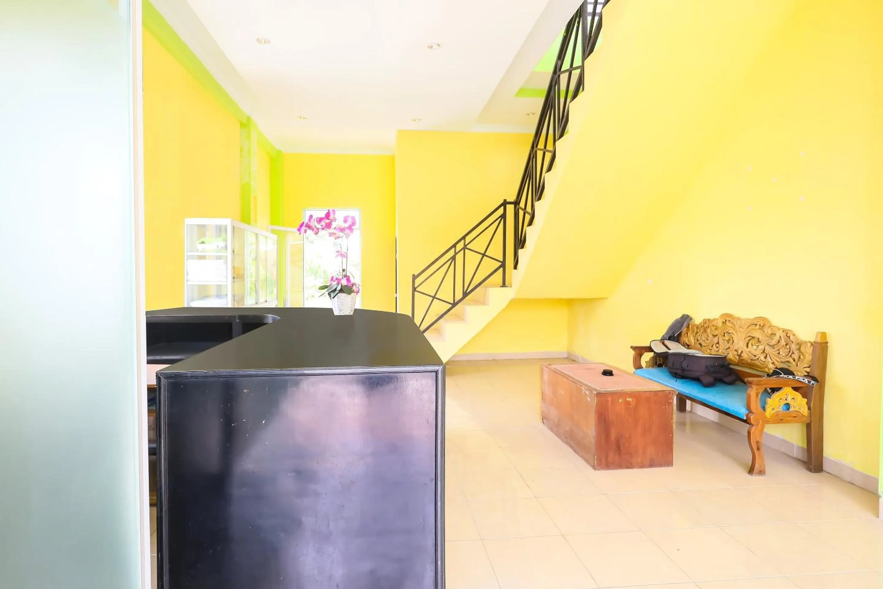 Lobby or reception in Hotel O Penginapan Sulthan Penyengat Syariah