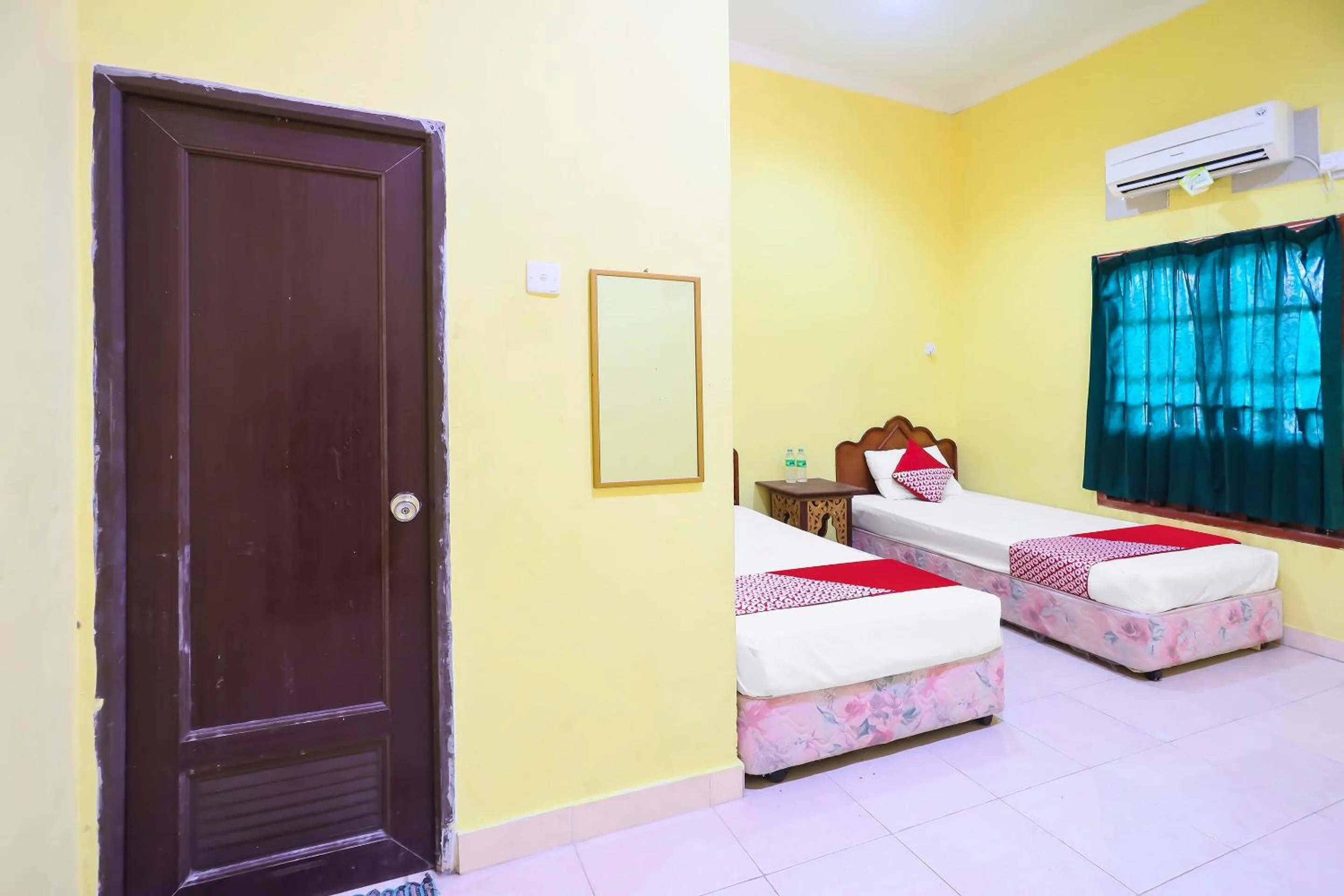 Bedroom, Bed in Hotel O Penginapan Sulthan Penyengat Syariah