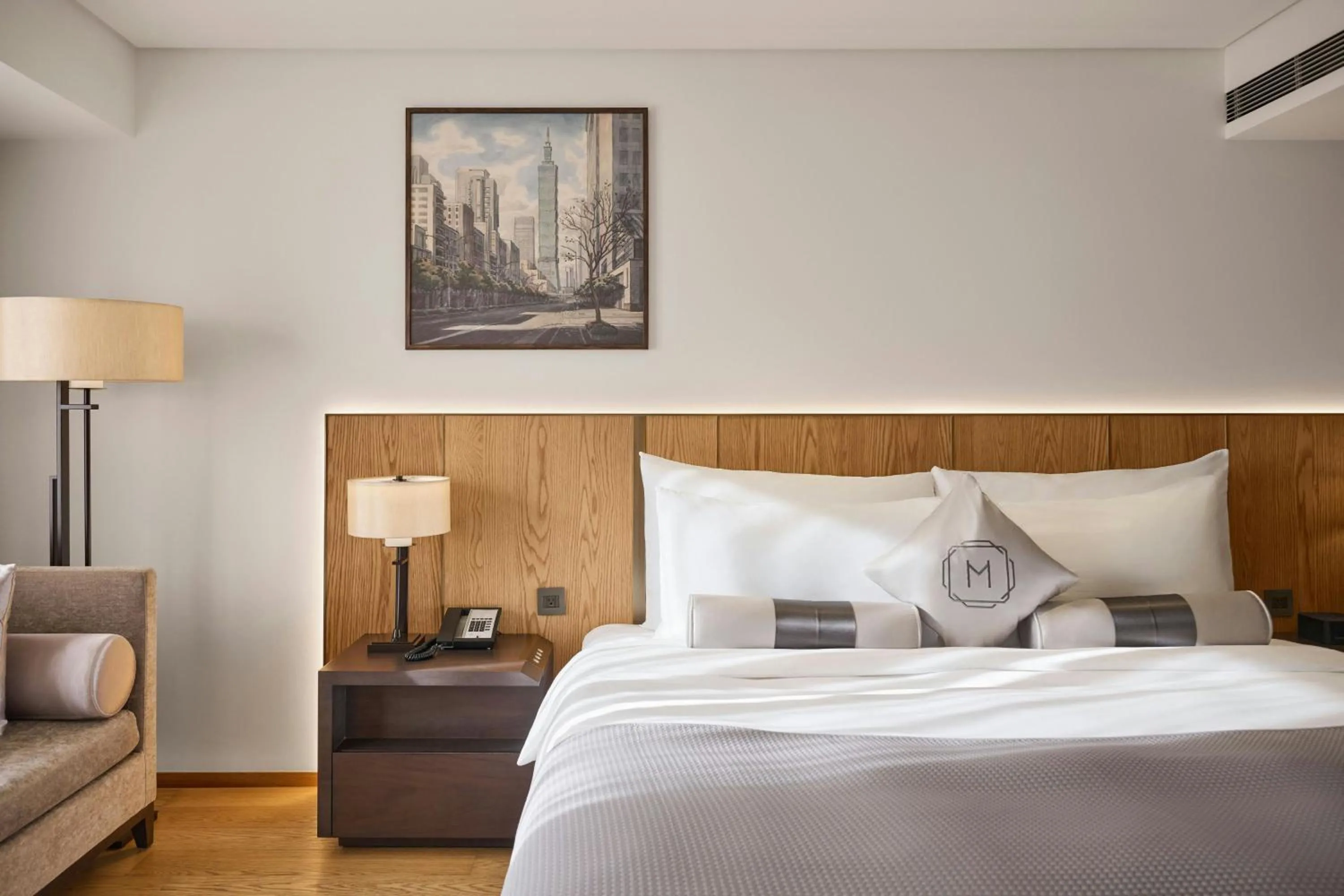 Photo of the whole room, Bed in Madison Taipei, a Tribute Portfolio Hotel