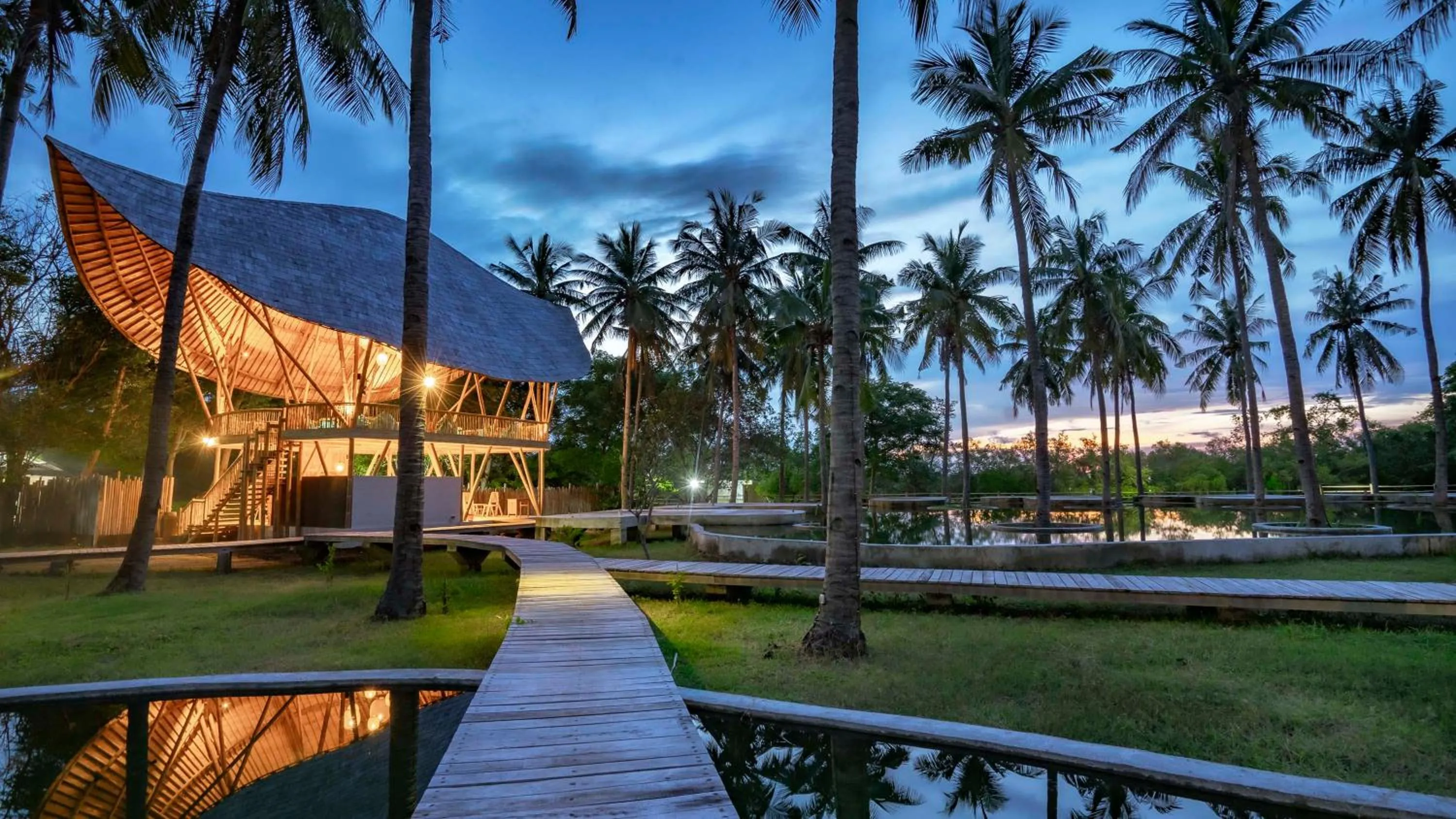 Garden in Pravasa Gili Resort by KajaNe