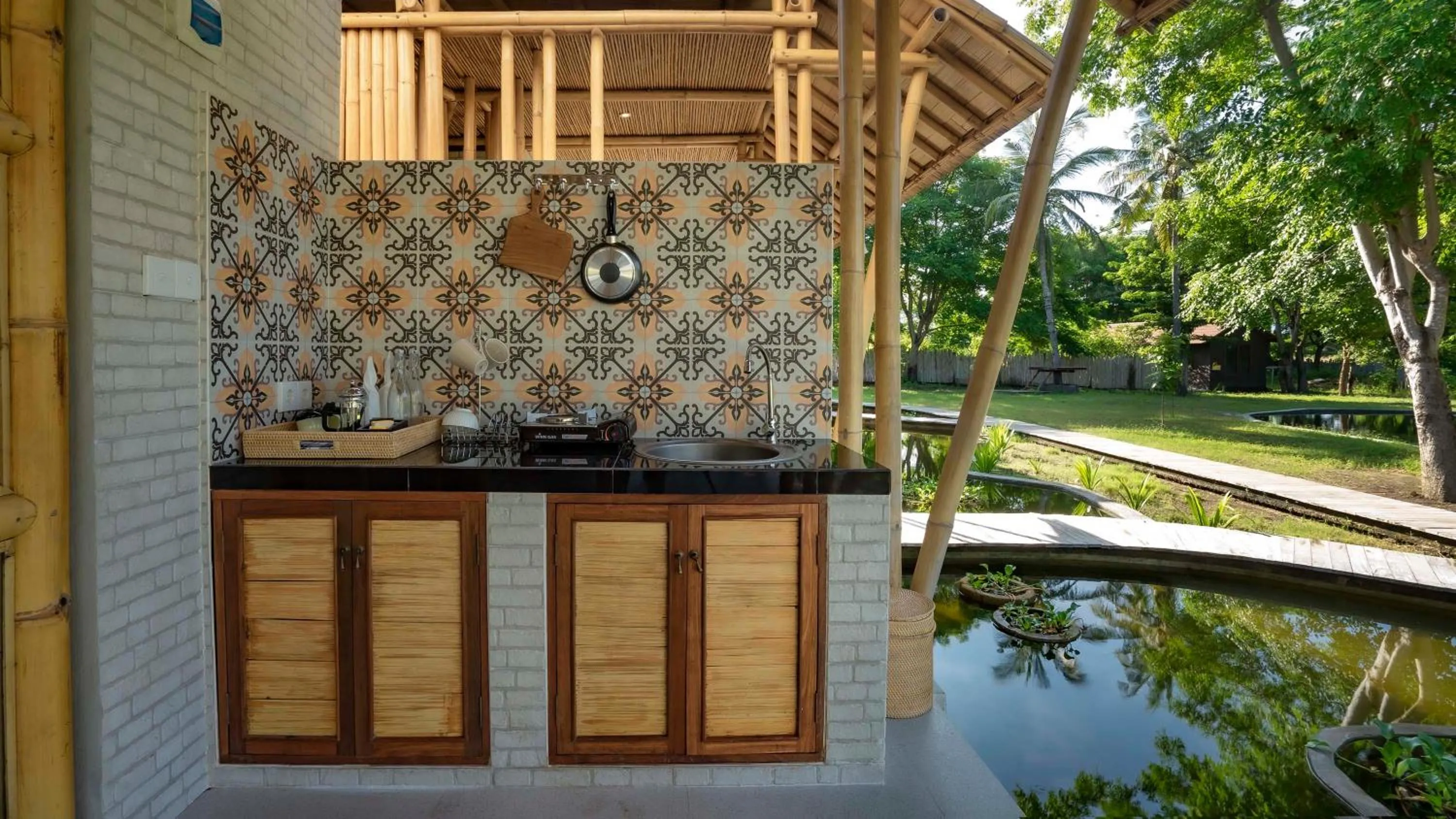 Kitchen or kitchenette in Pravasa Gili Resort by KajaNe