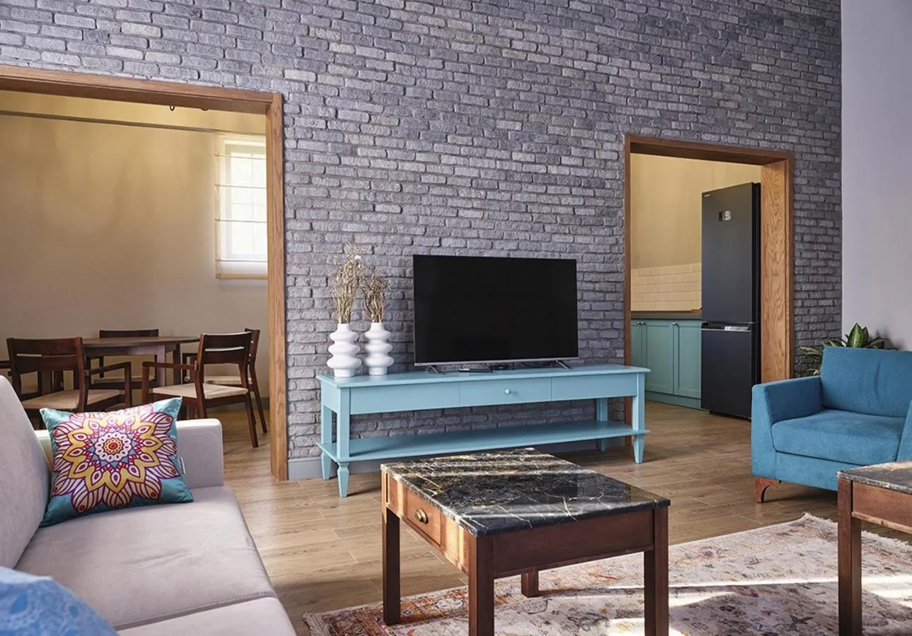 TV and multimedia in Basqal Resort & SPA