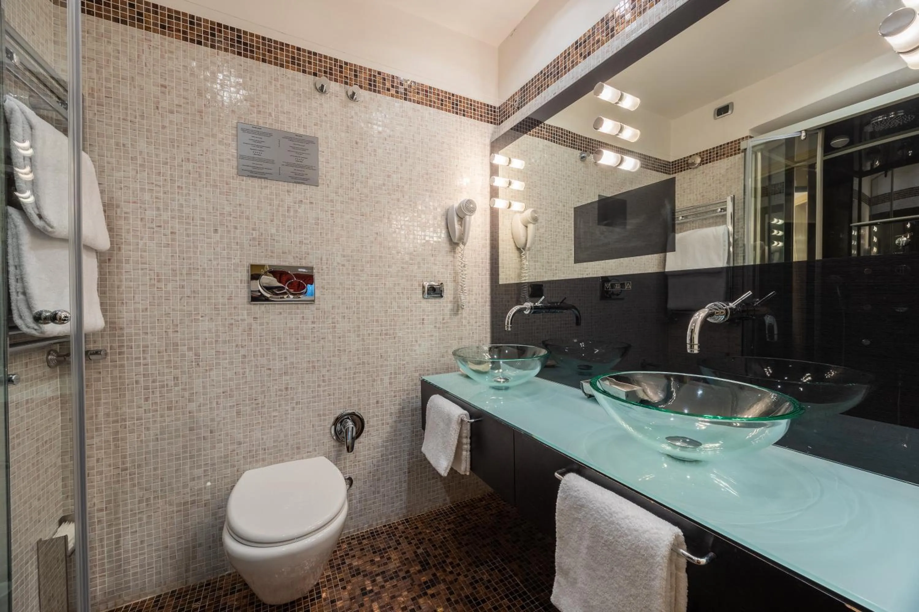 Bathroom in Al Viminale Hill Inn & Hotel