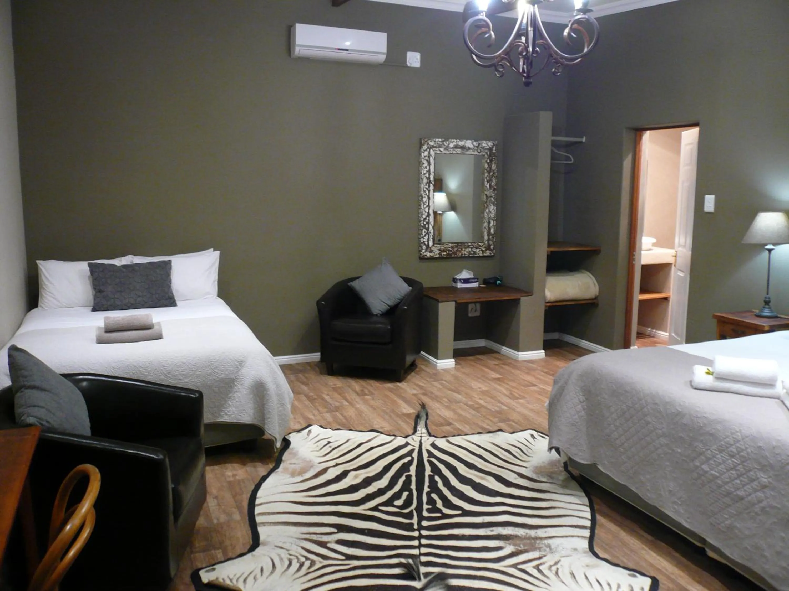 Bedroom, Bed in Die Herehuis