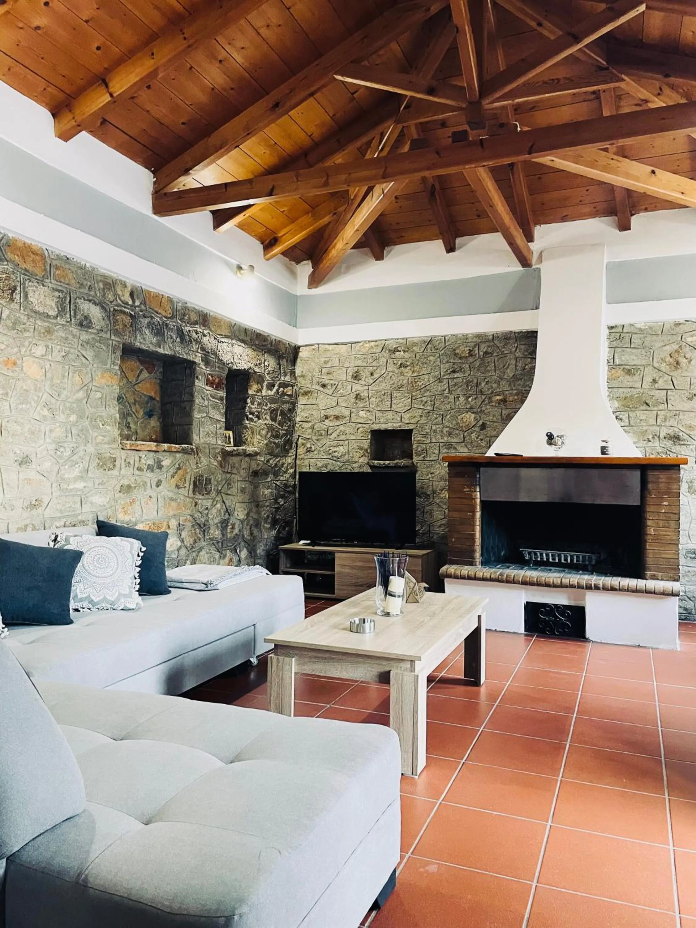 TV and multimedia in Citrus garden