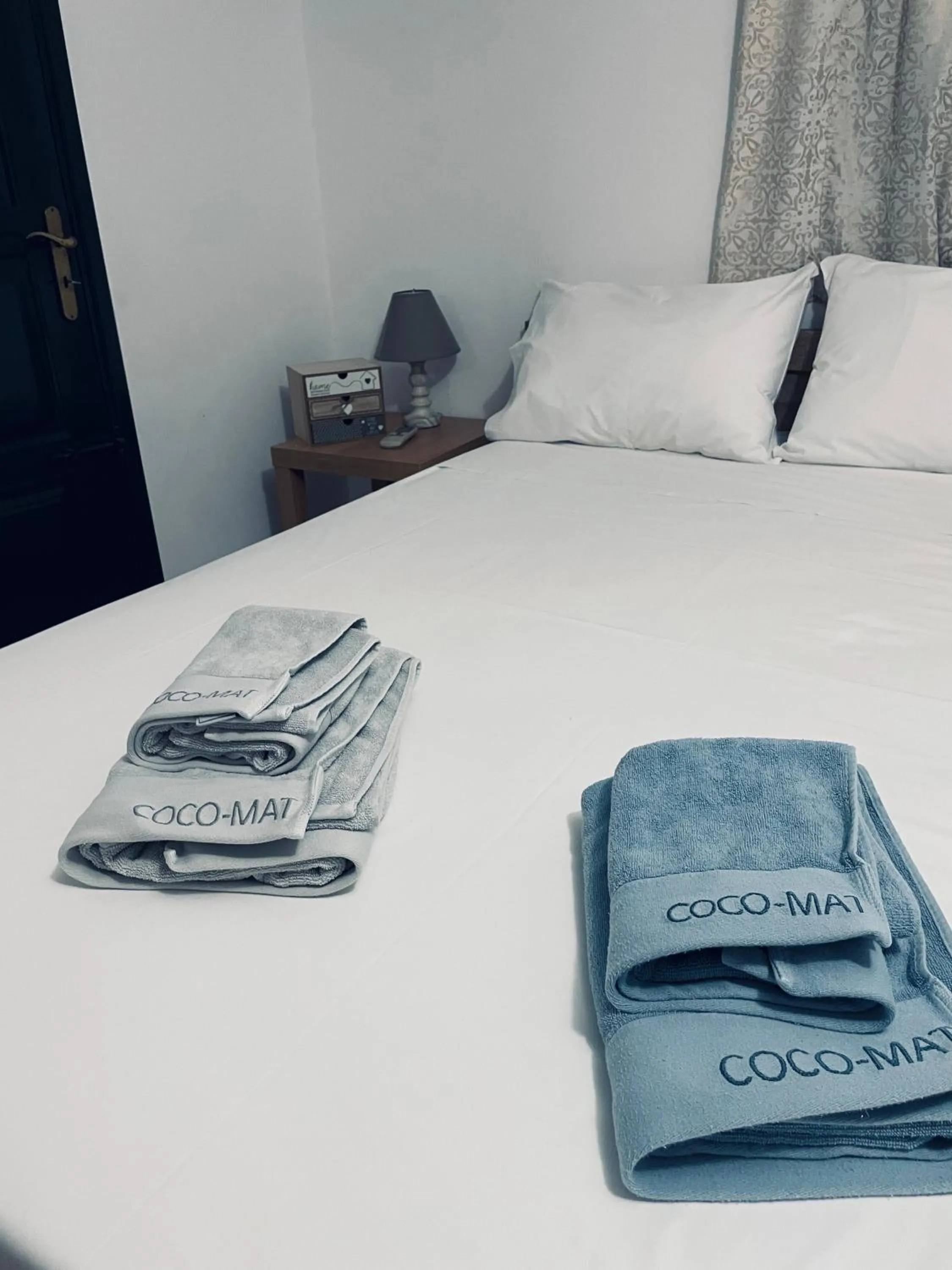 Bedroom, Bed in Citrus garden