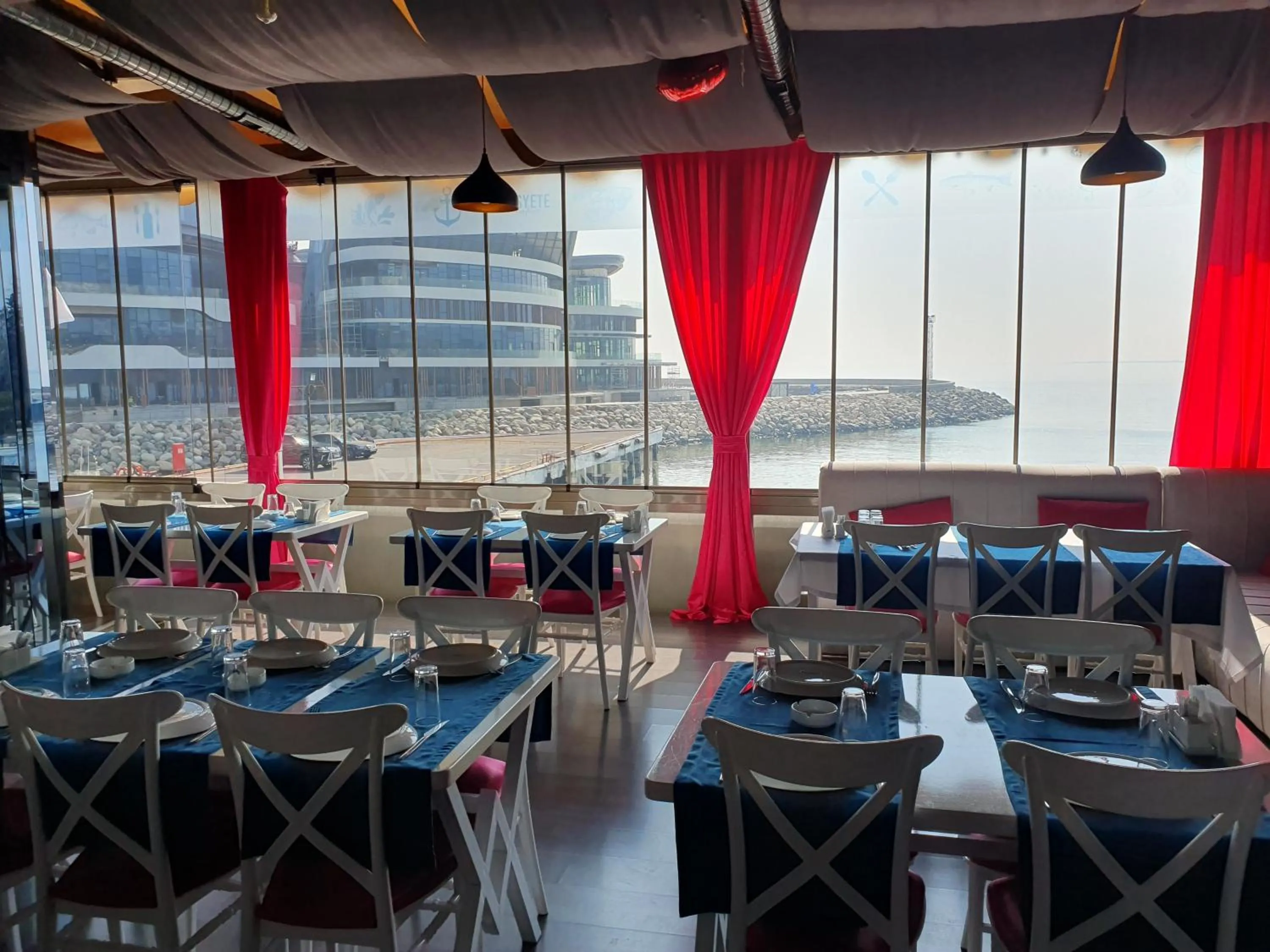Restaurant/places to eat in Marine Inn Hotel Baku