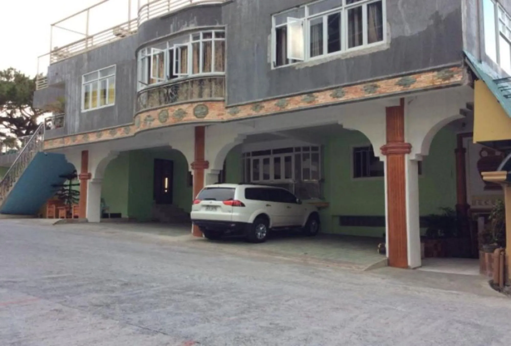 Property building in RedDoorz Hostel at Baguio Tourist Cabin