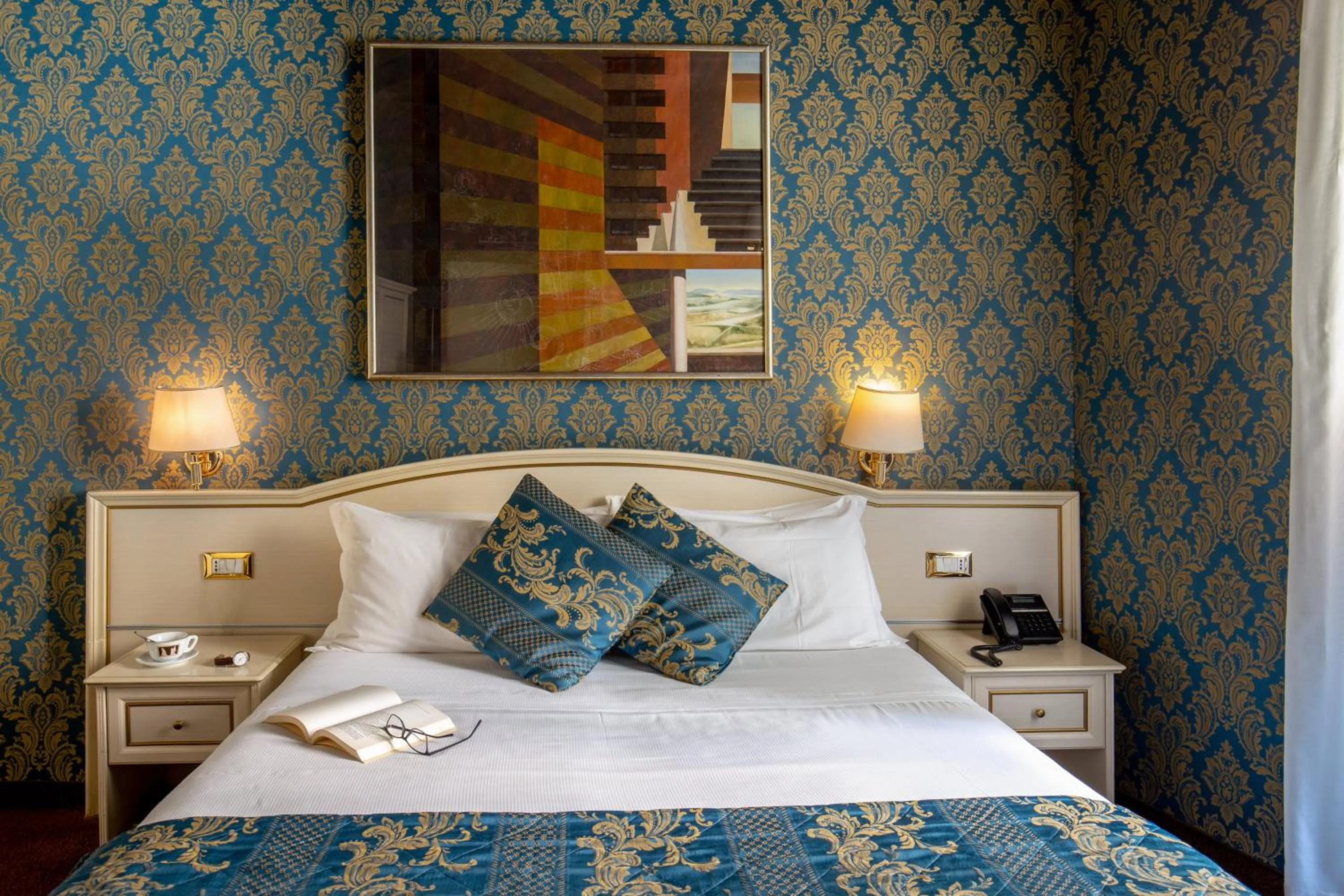 Photo of the whole room, Bed in Residenza Canova Tadolini - Guesthouse