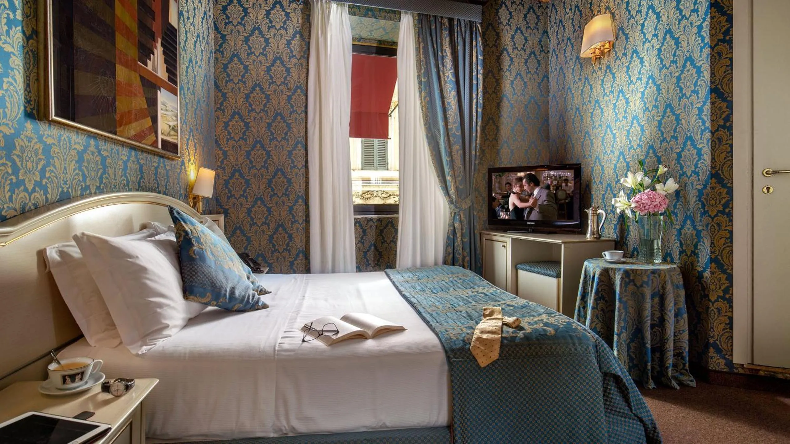 Photo of the whole room, Bed in Residenza Canova Tadolini - Guesthouse