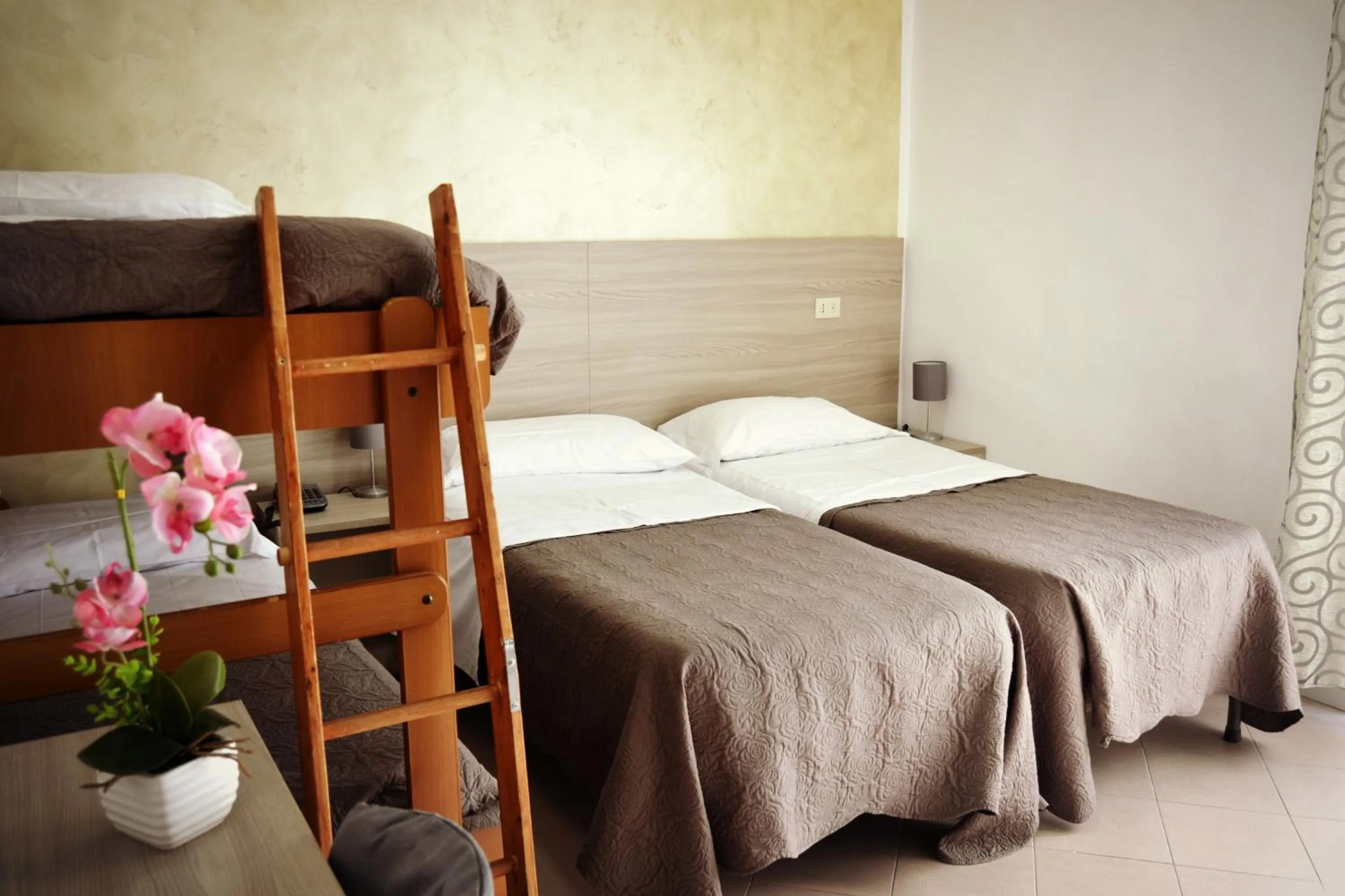 Photo of the whole room, Bed in Hotel Colombo