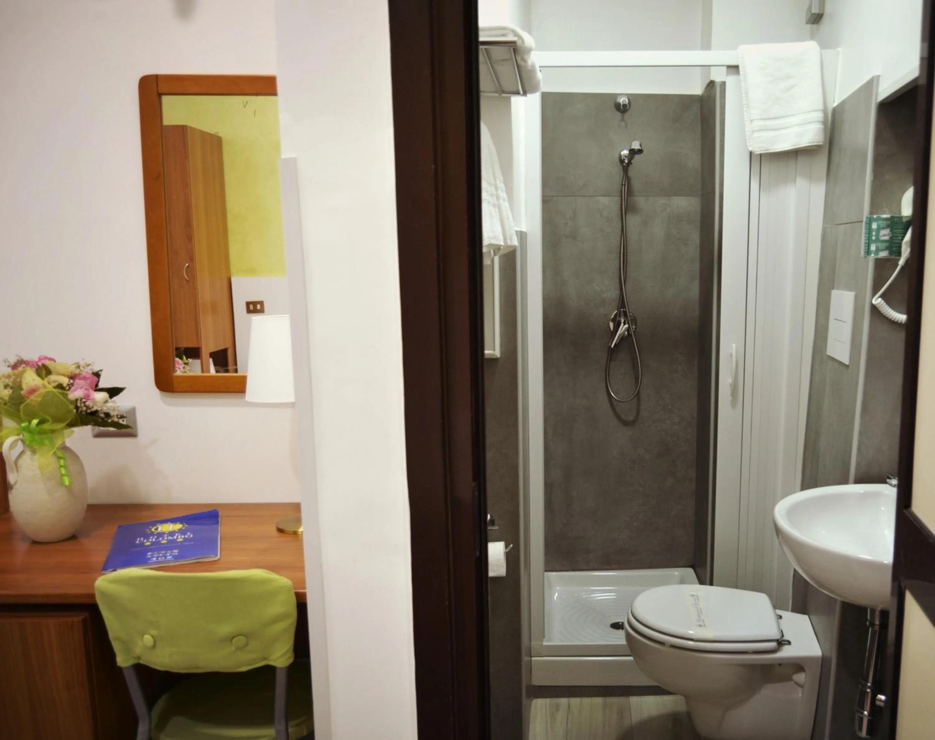 Shower in Hotel Colombo