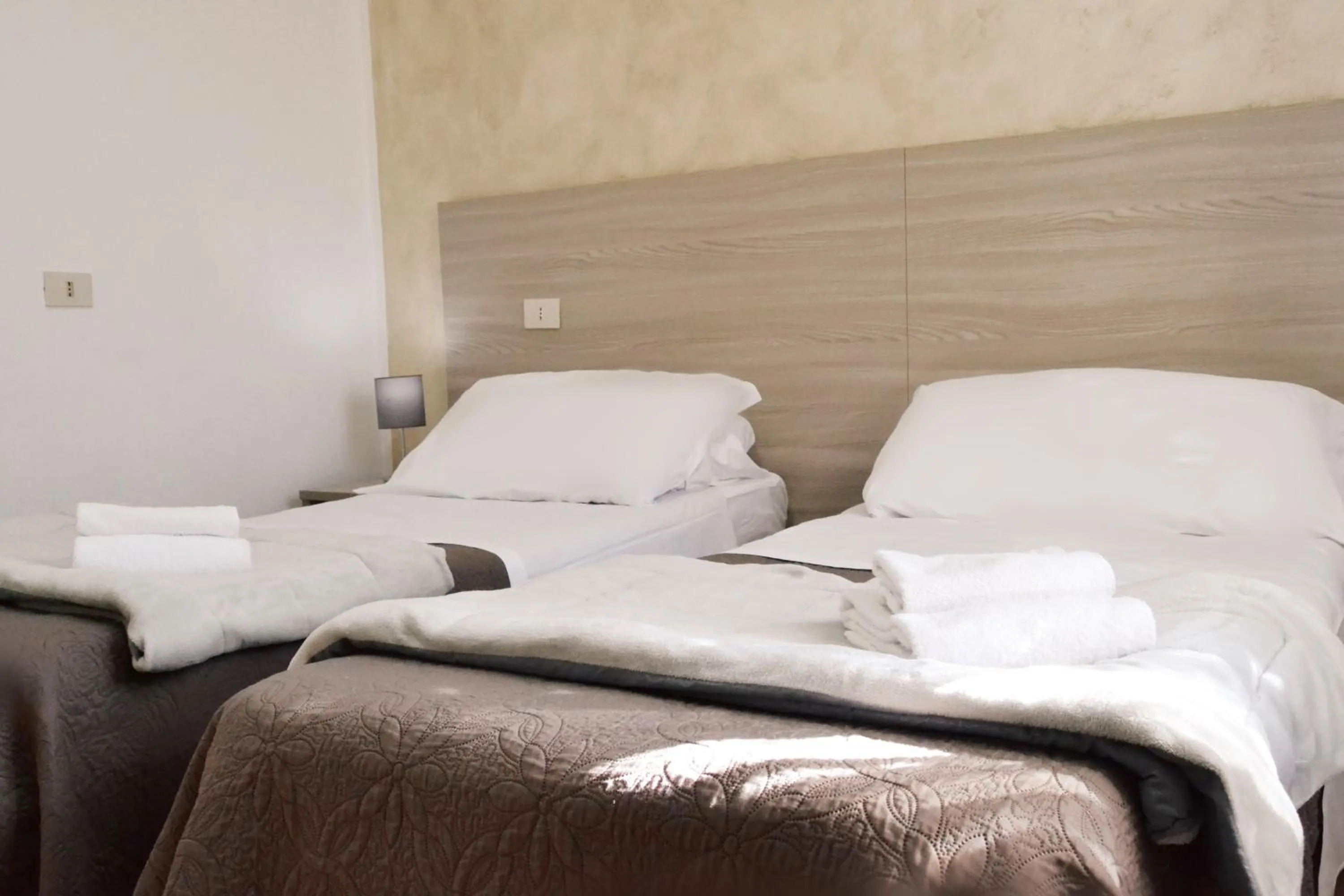 Photo of the whole room, Bed in Hotel Colombo