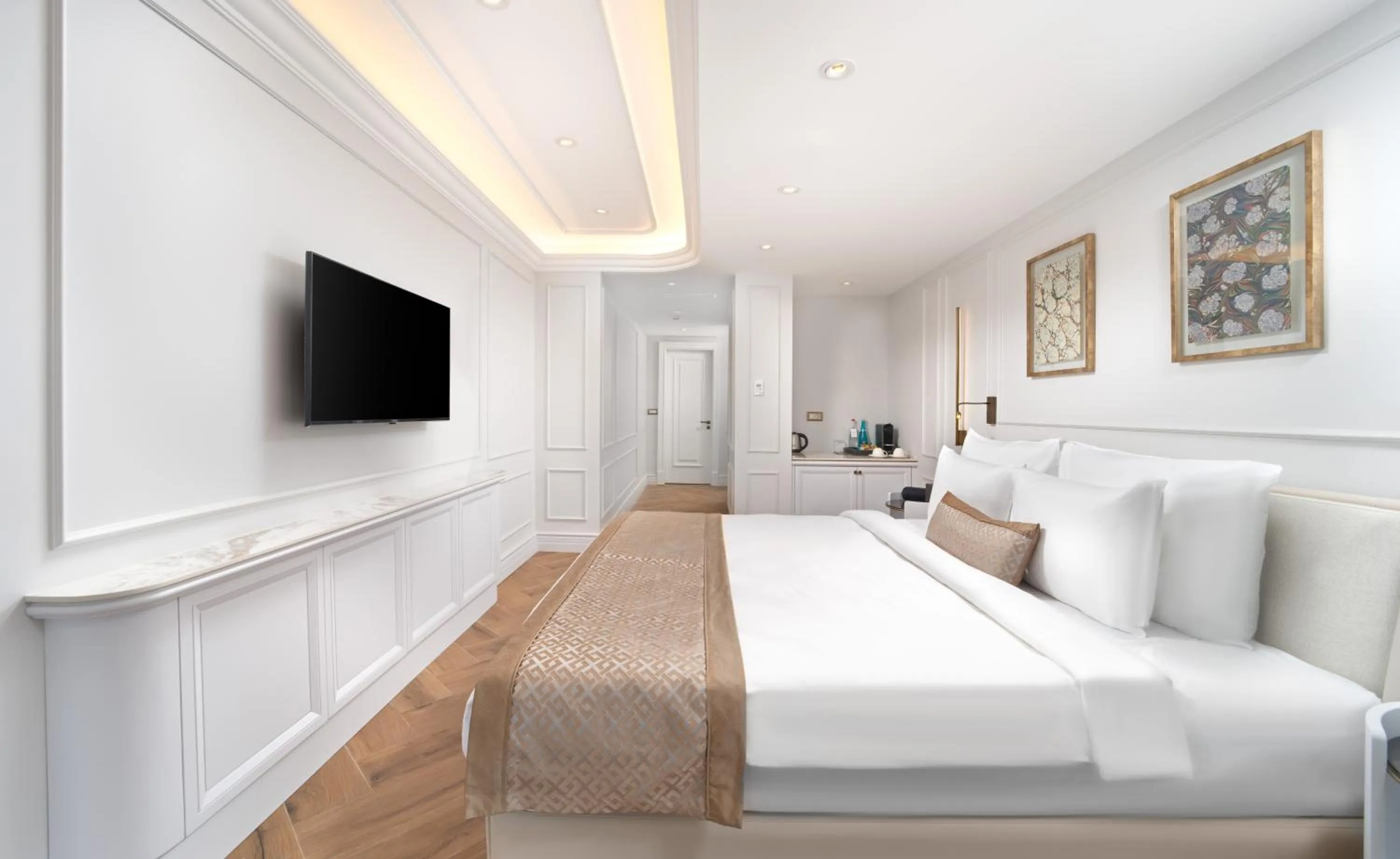 Photo of the whole room, Bed in Mula Hotel