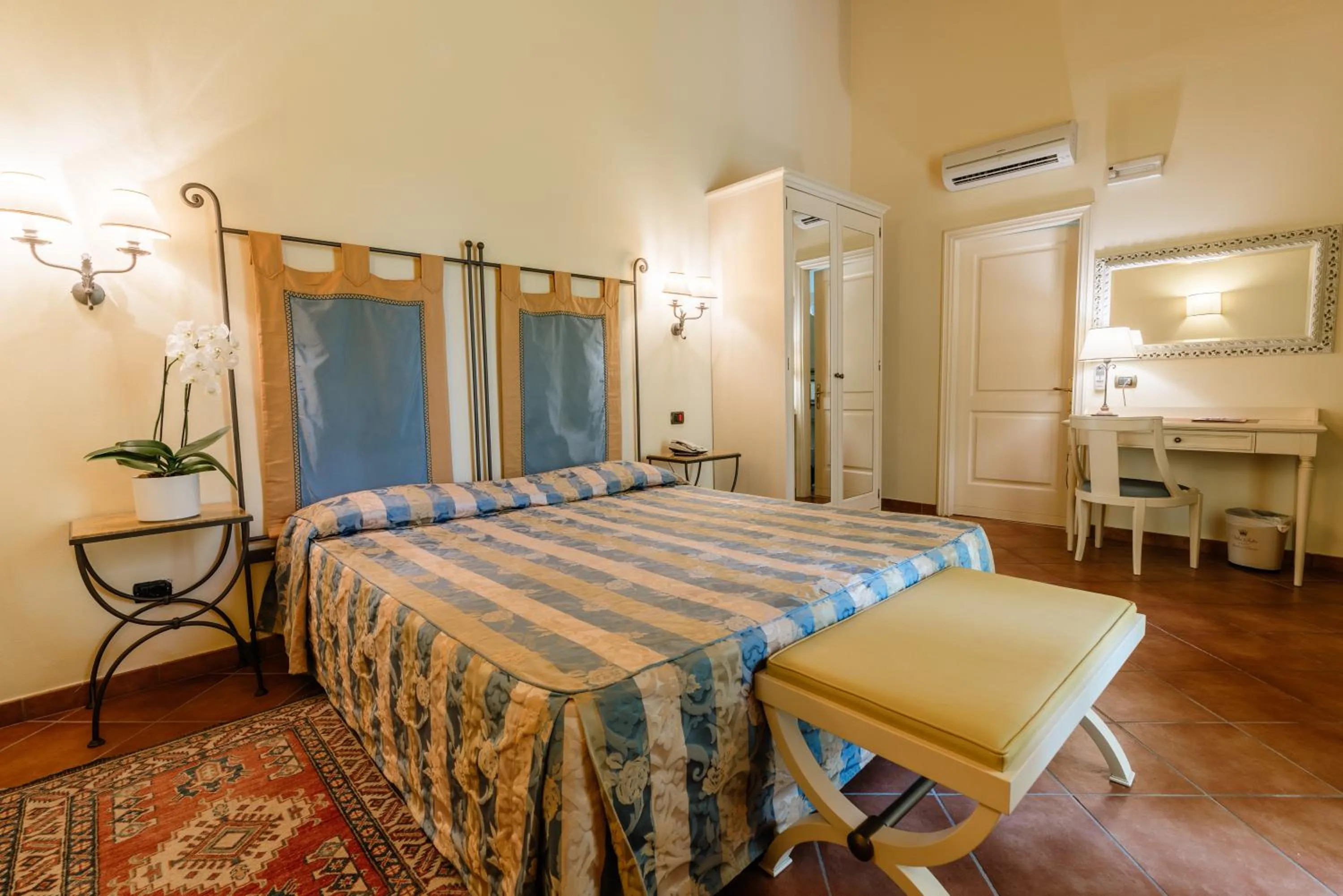 Bedroom, Bed in Villa Sofia Hotel