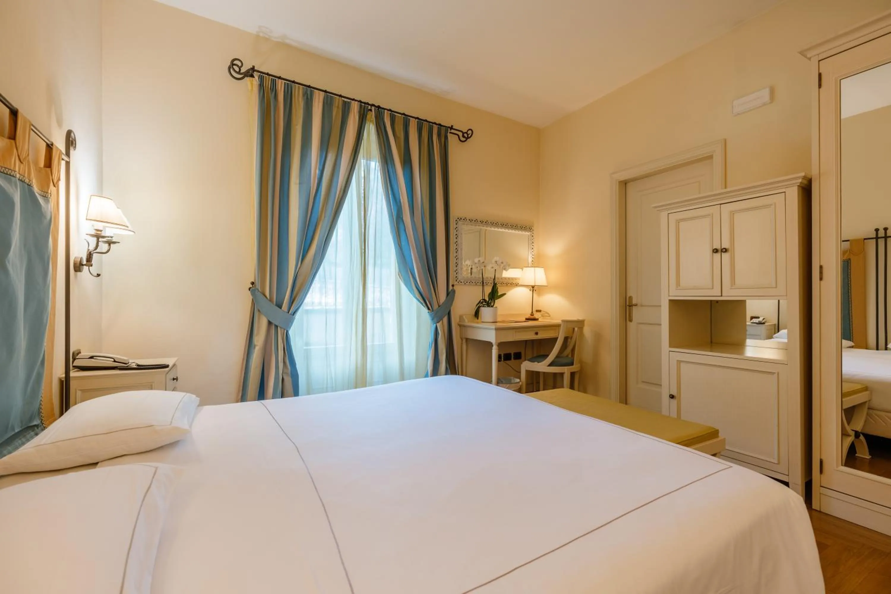 Bedroom, Bed in Villa Sofia Hotel