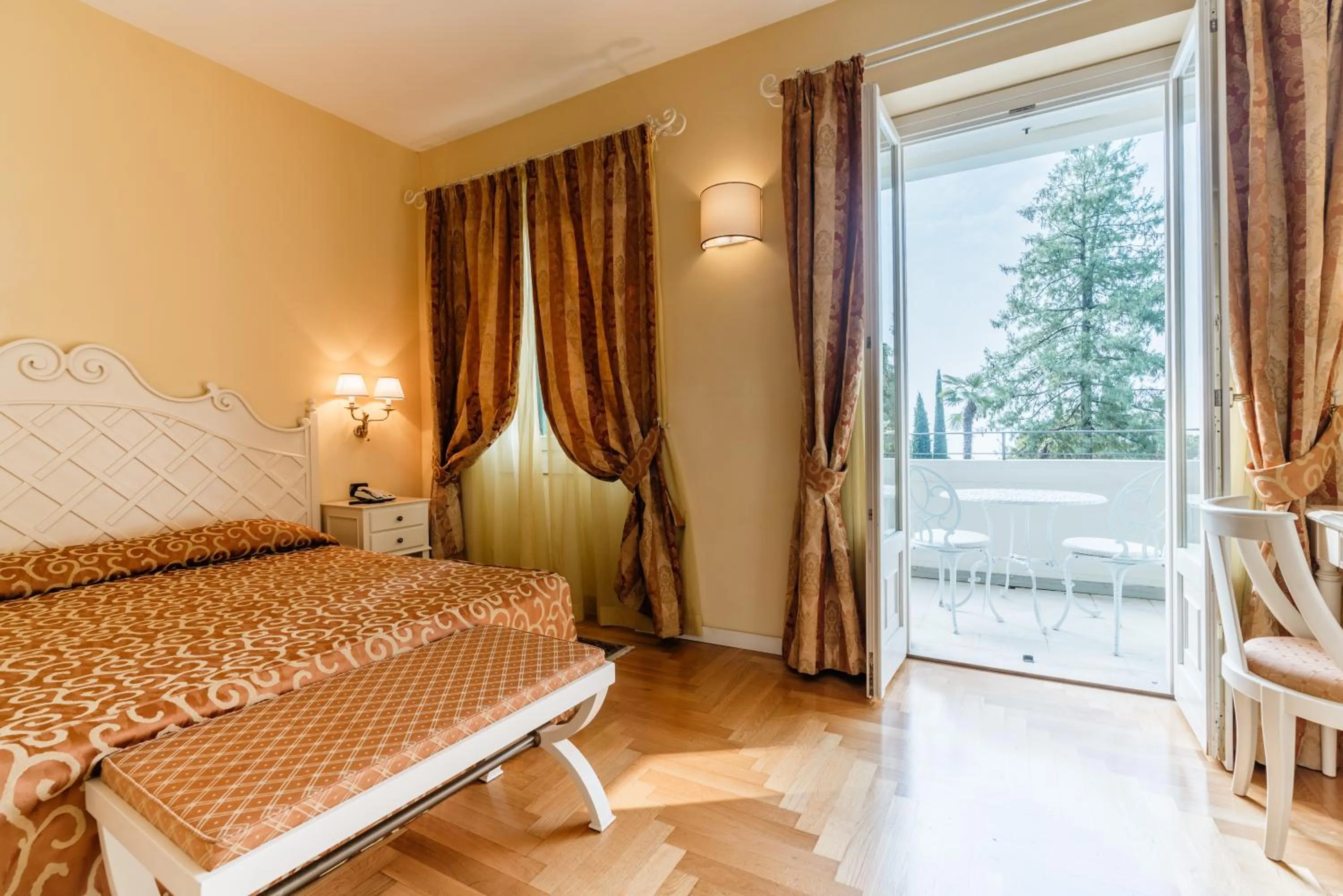 Bed in Villa Sofia Hotel