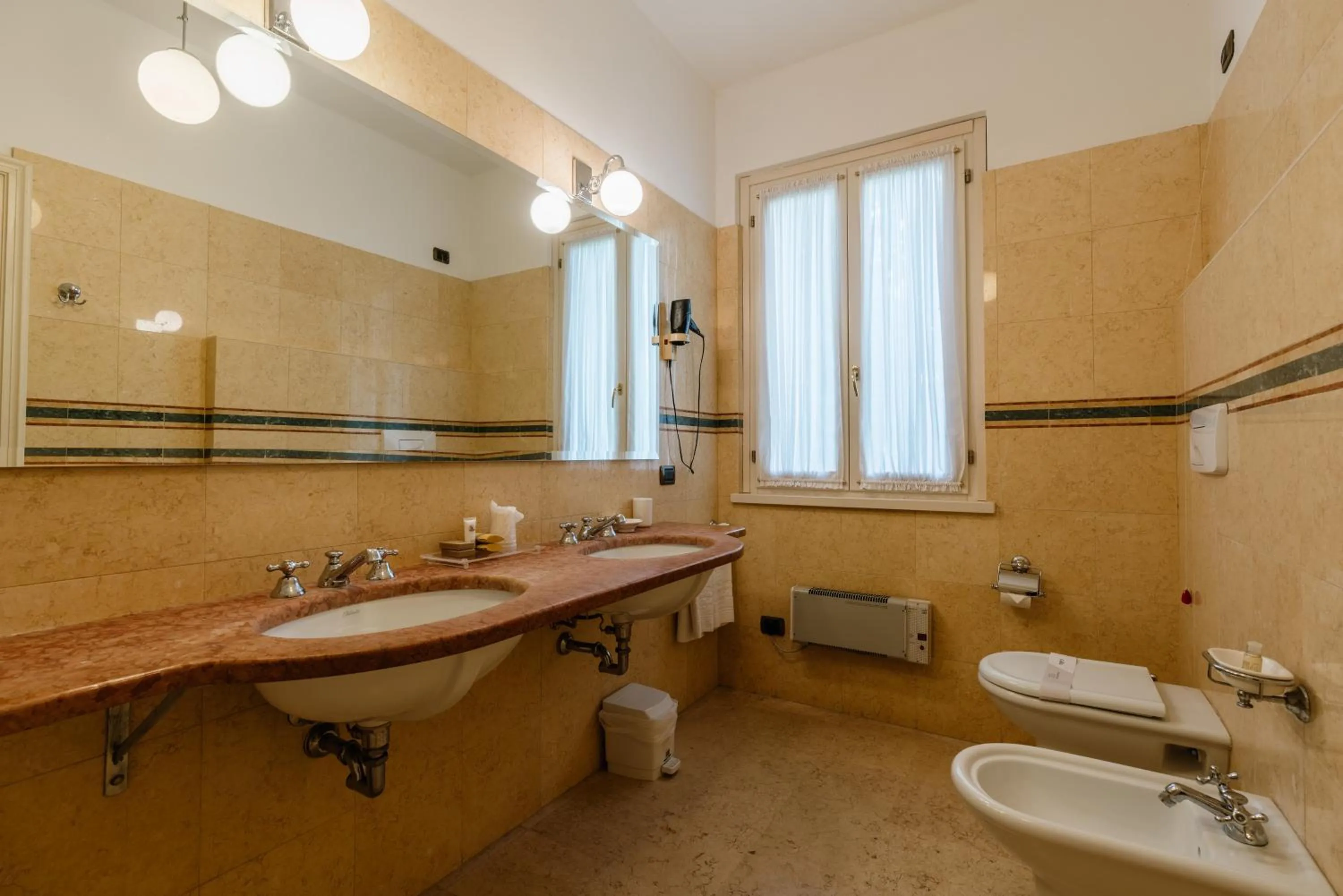 Bathroom in Villa Sofia Hotel