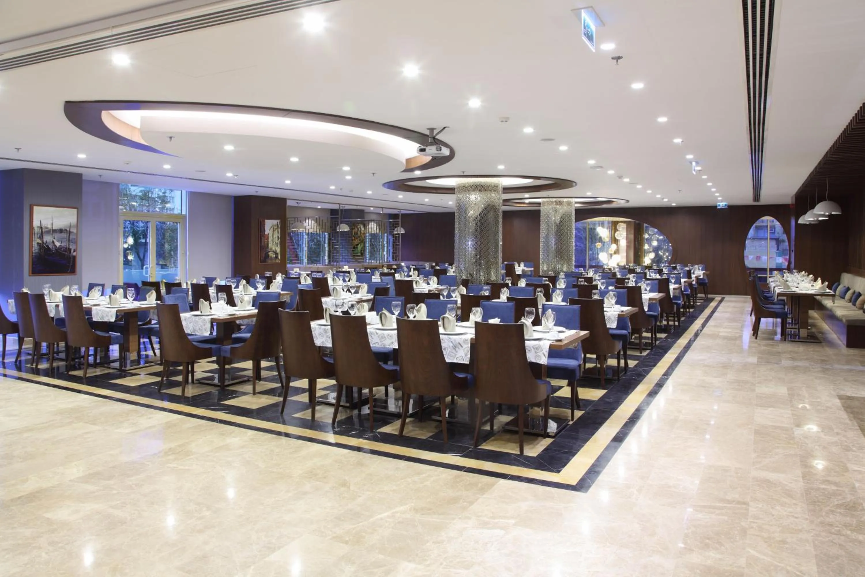 Restaurant/places to eat in Sirin Park Hotel