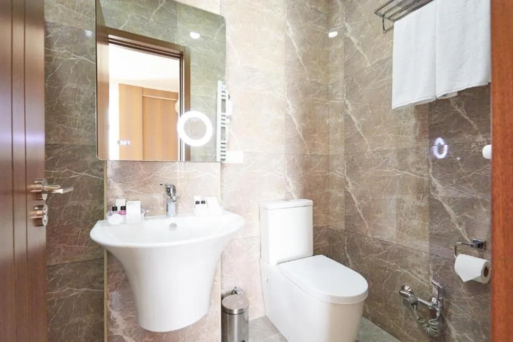 Shower in The Hilltop Skyline Hotel