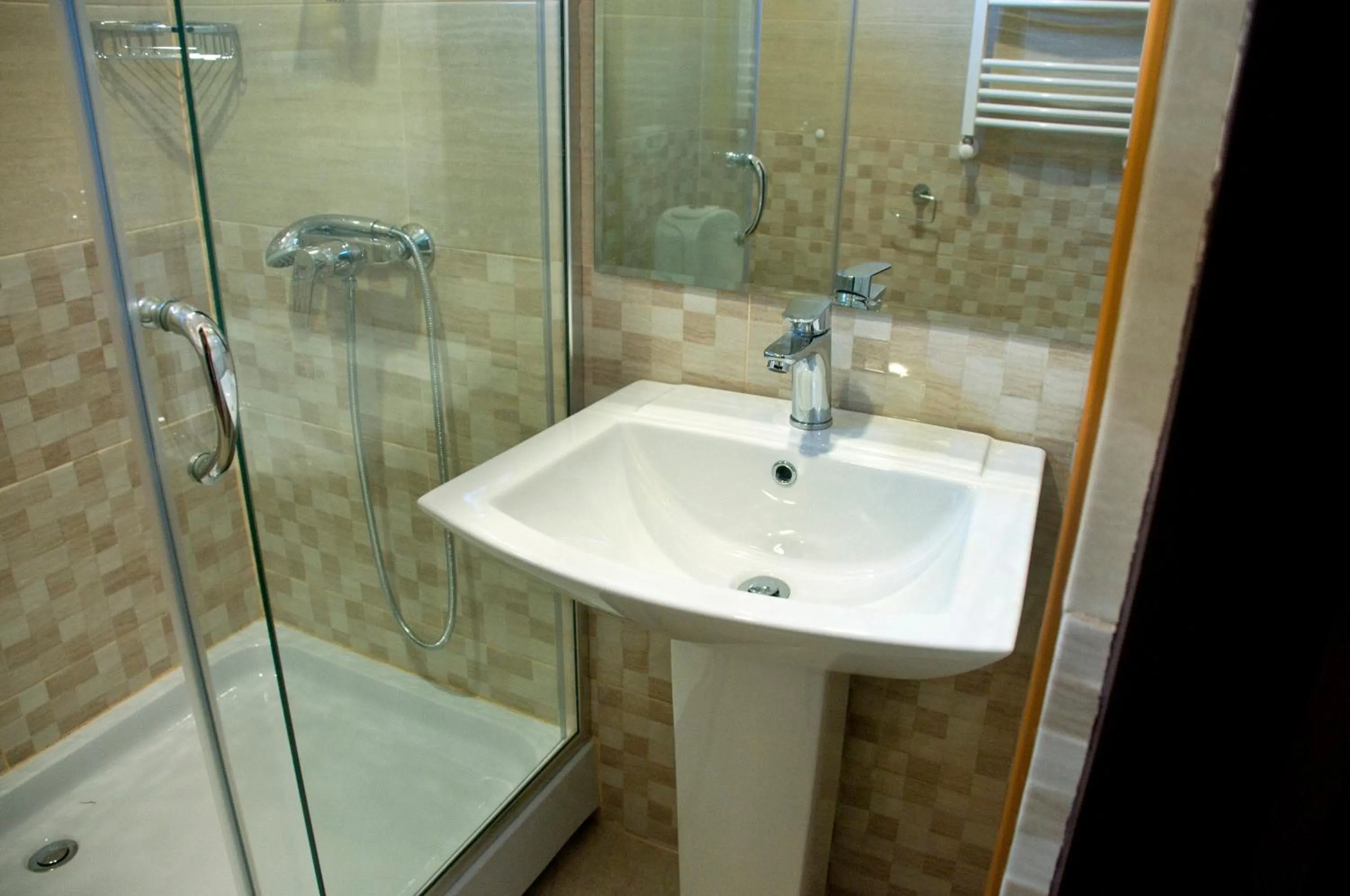 Shower in The Hilltop Skyline Hotel