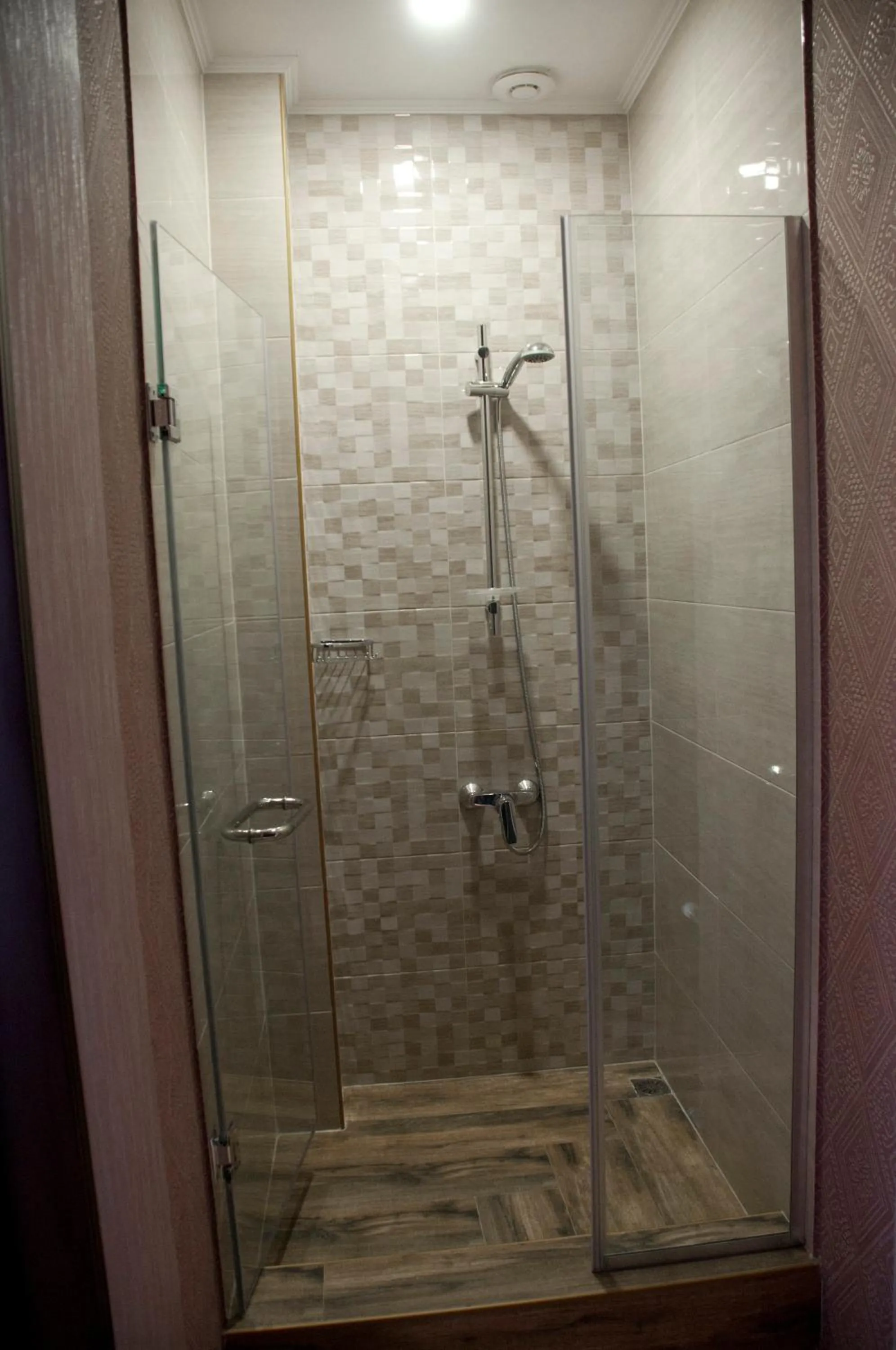 Shower in The Hilltop Skyline Hotel