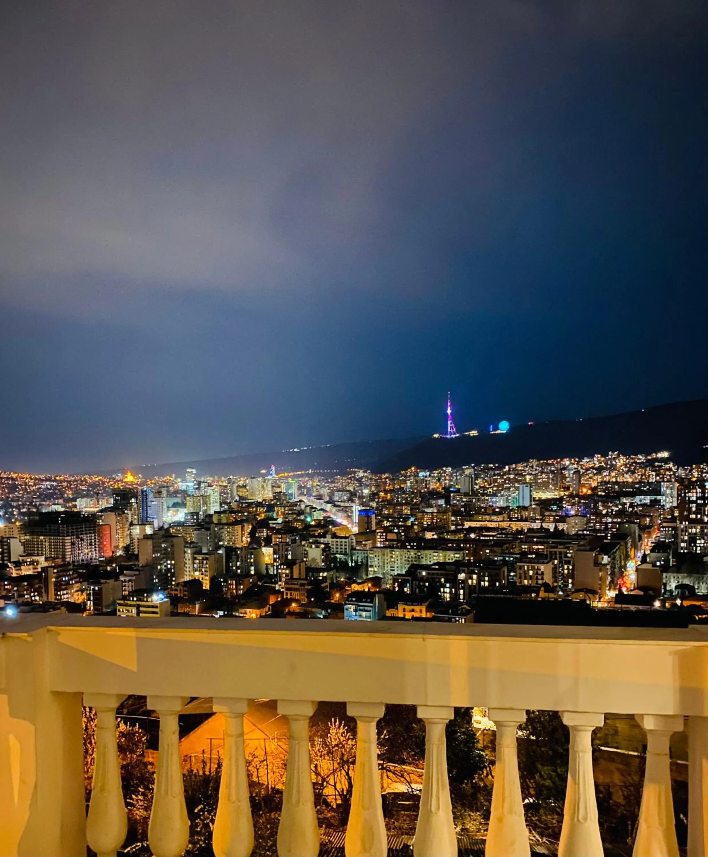 Balcony/Terrace in The Hilltop Skyline Hotel