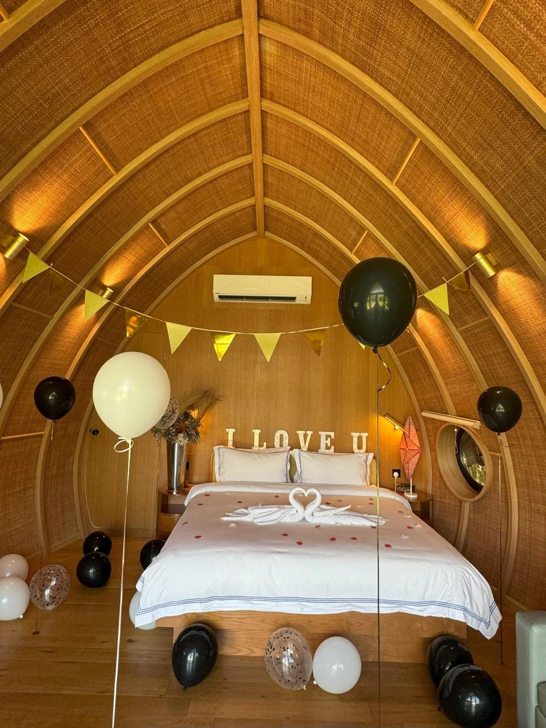 View (from property/room), Bed in Found Mansion