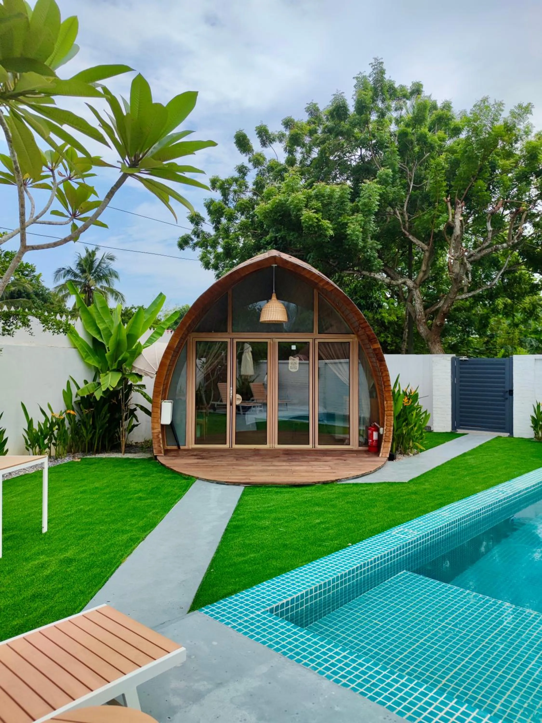 Swimming pool in Found Mansion